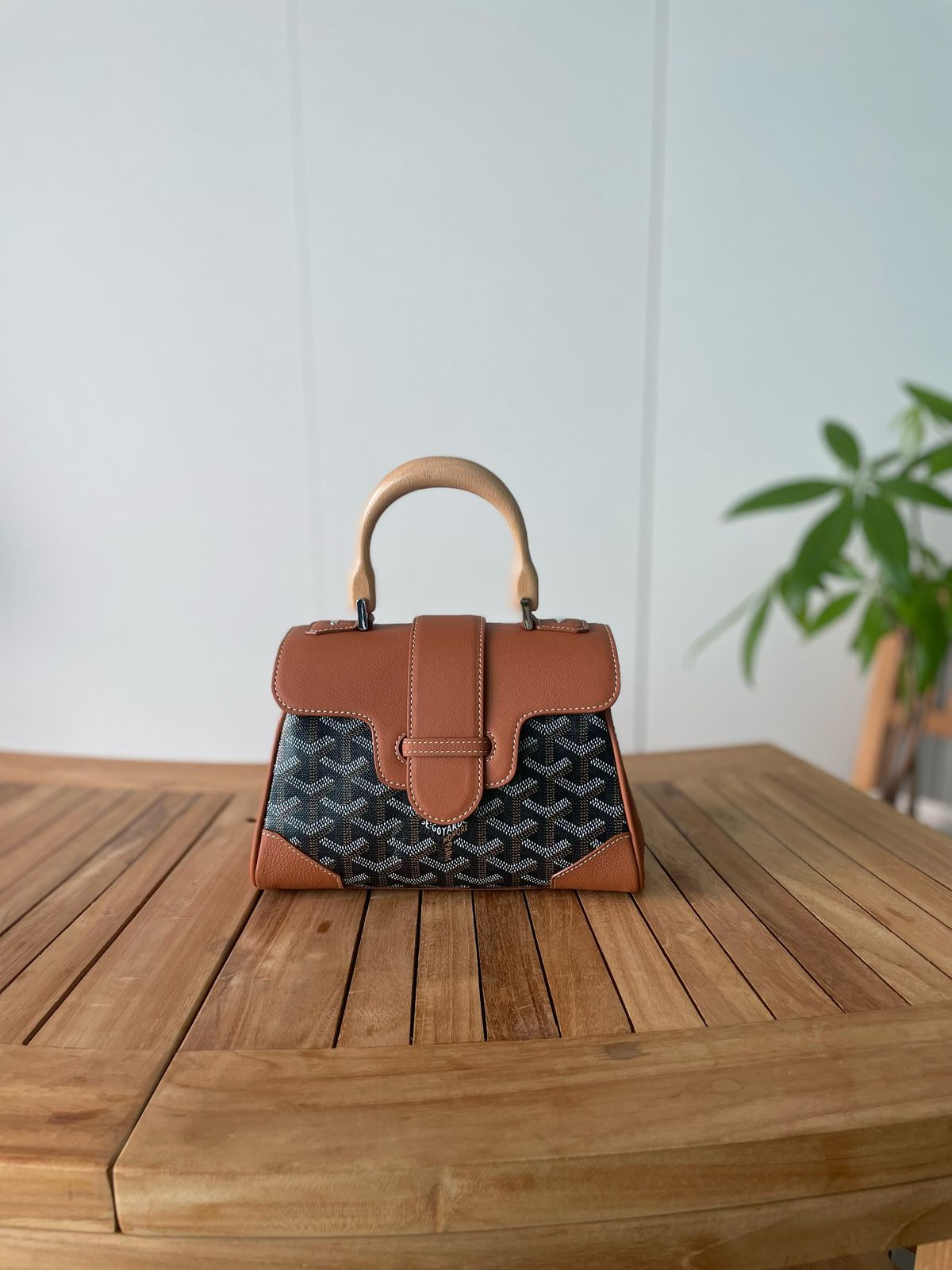حقيبة يد "غويارد سافوا" الفاخرة بالنقشة الكلاسيكية والمقبض الخشبي👜🔥🔥🔥