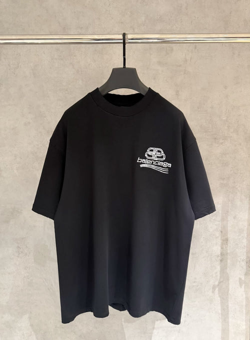 Balenciaga Oversized T-Shirt – تيشيرت قطني فاخر بطباعة وطرز BB الموجي