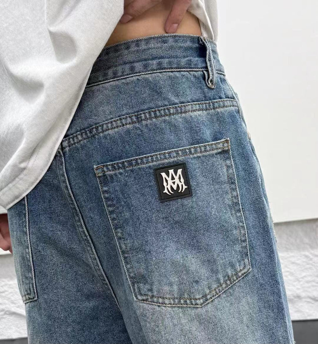 بنطال جينز أميري واسع بستايل ستريت وير وغرافيتي (Amiri Baggy Jeans)