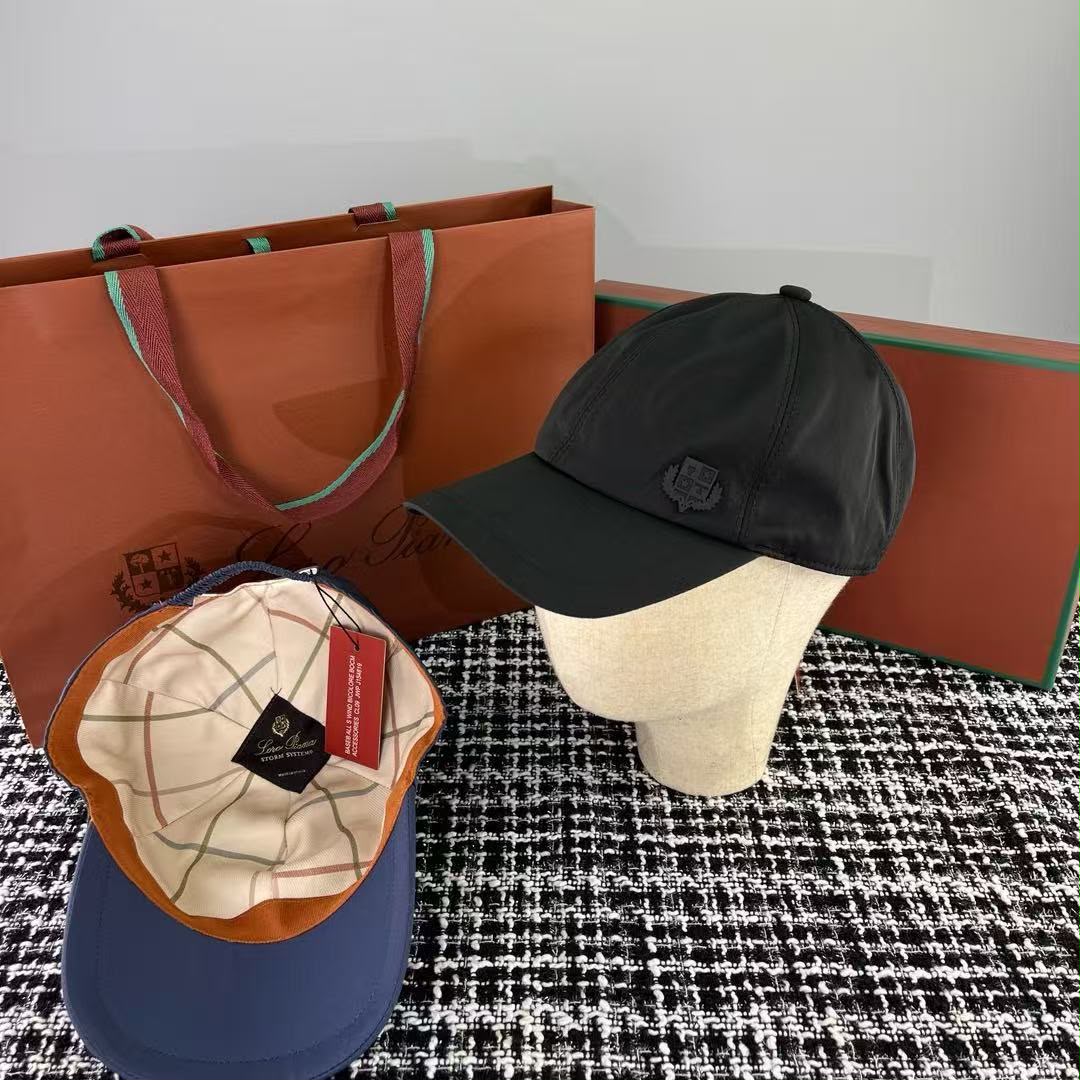 Loro Piana Baseball Cap – قبعة مقاومة للماء والرياح ببطانة كاروهات أيقونية