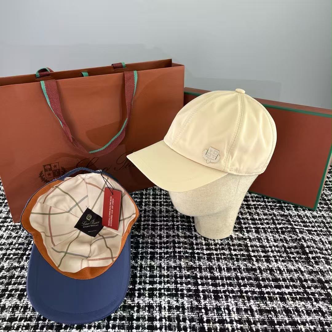 Loro Piana Baseball Cap – قبعة مقاومة للماء والرياح ببطانة كاروهات أيقونية
