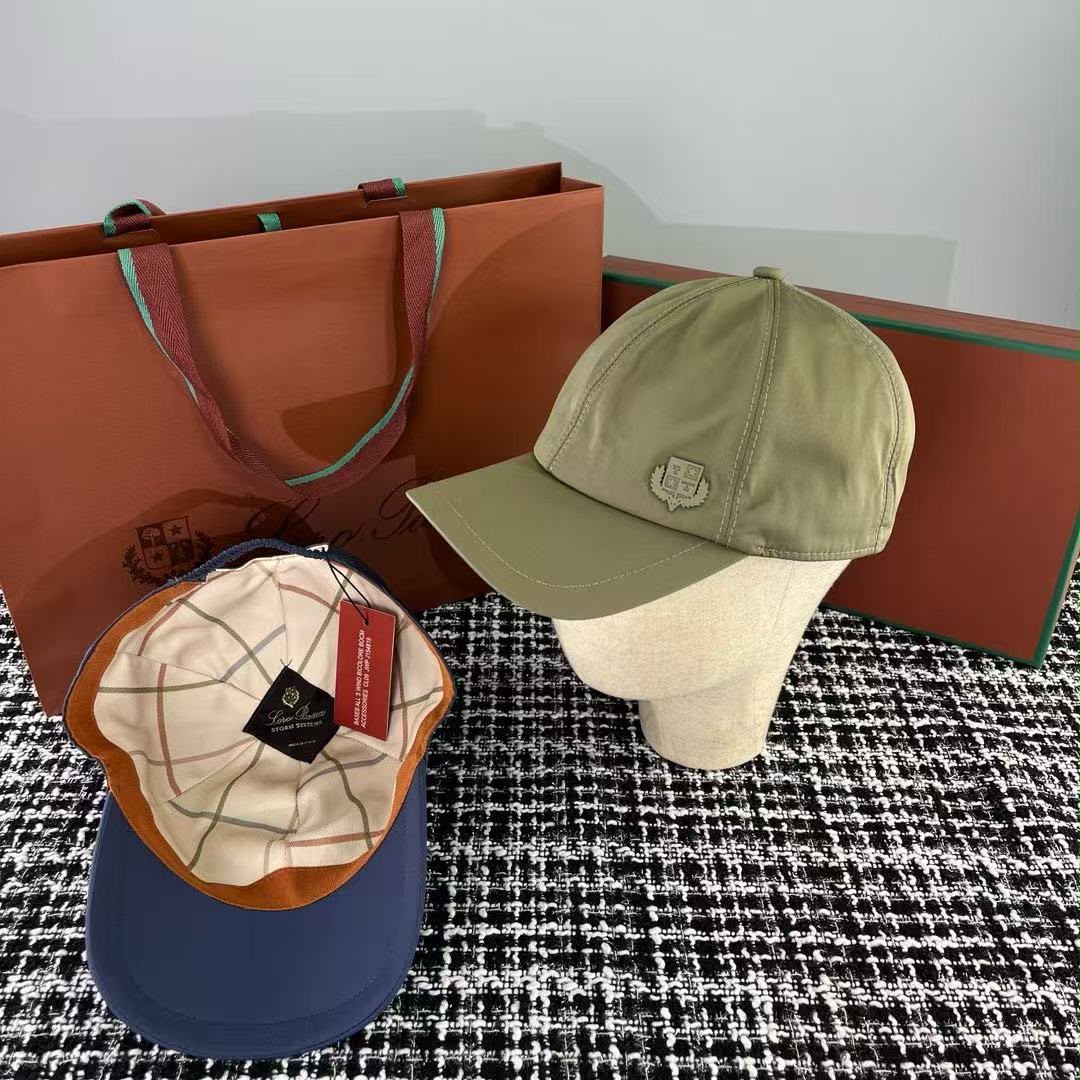 Loro Piana Baseball Cap – قبعة مقاومة للماء والرياح ببطانة كاروهات أيقونية