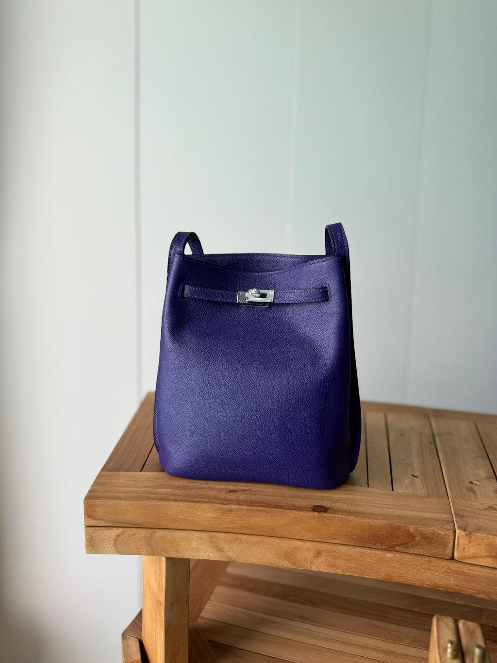 شنطة نسائية فاخرة جلد طبيعي – تصميم أنيق وعصري بجودة عالية