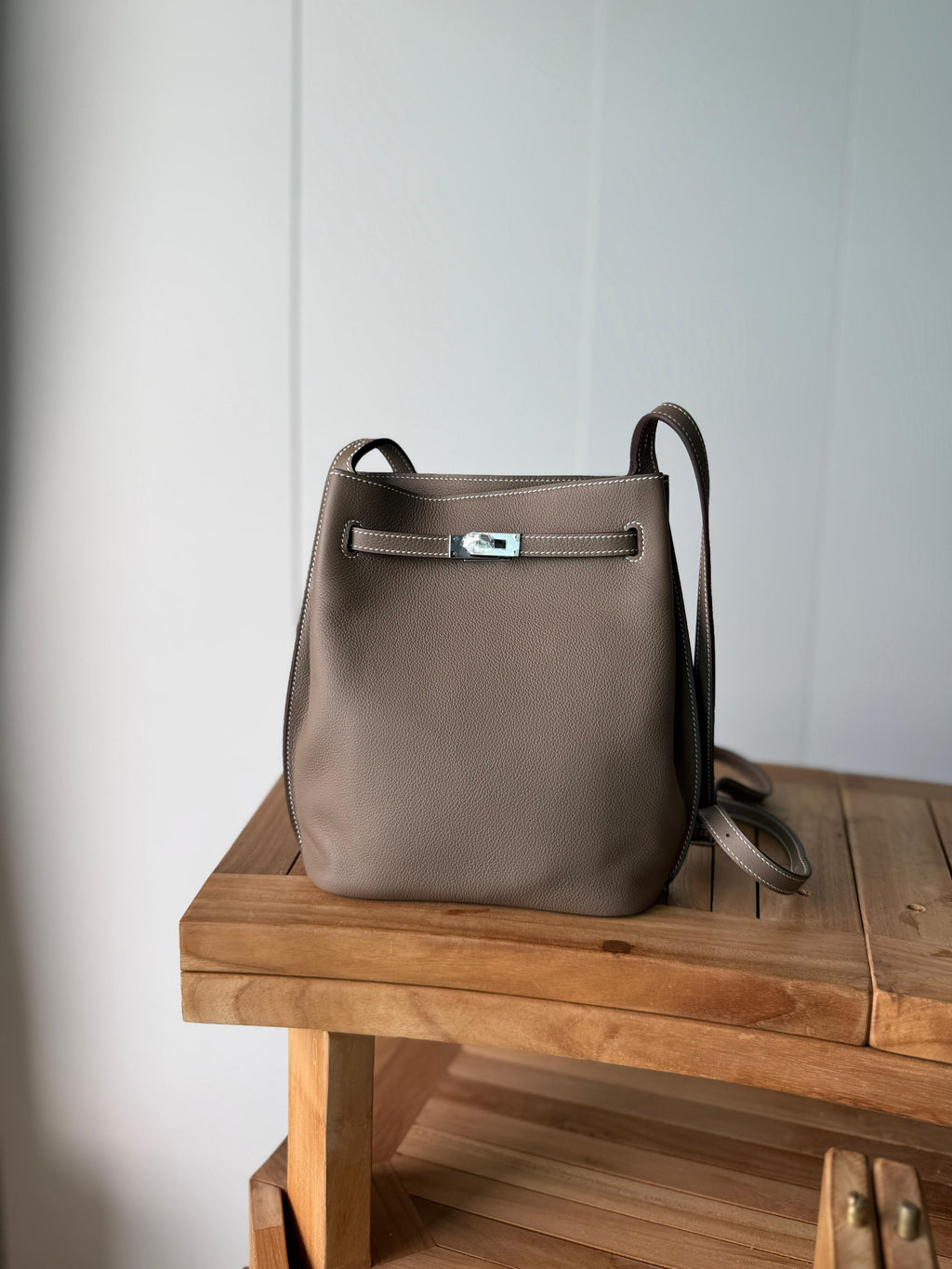 شنطة نسائية فاخرة جلد طبيعي – تصميم أنيق وعصري بجودة عالية