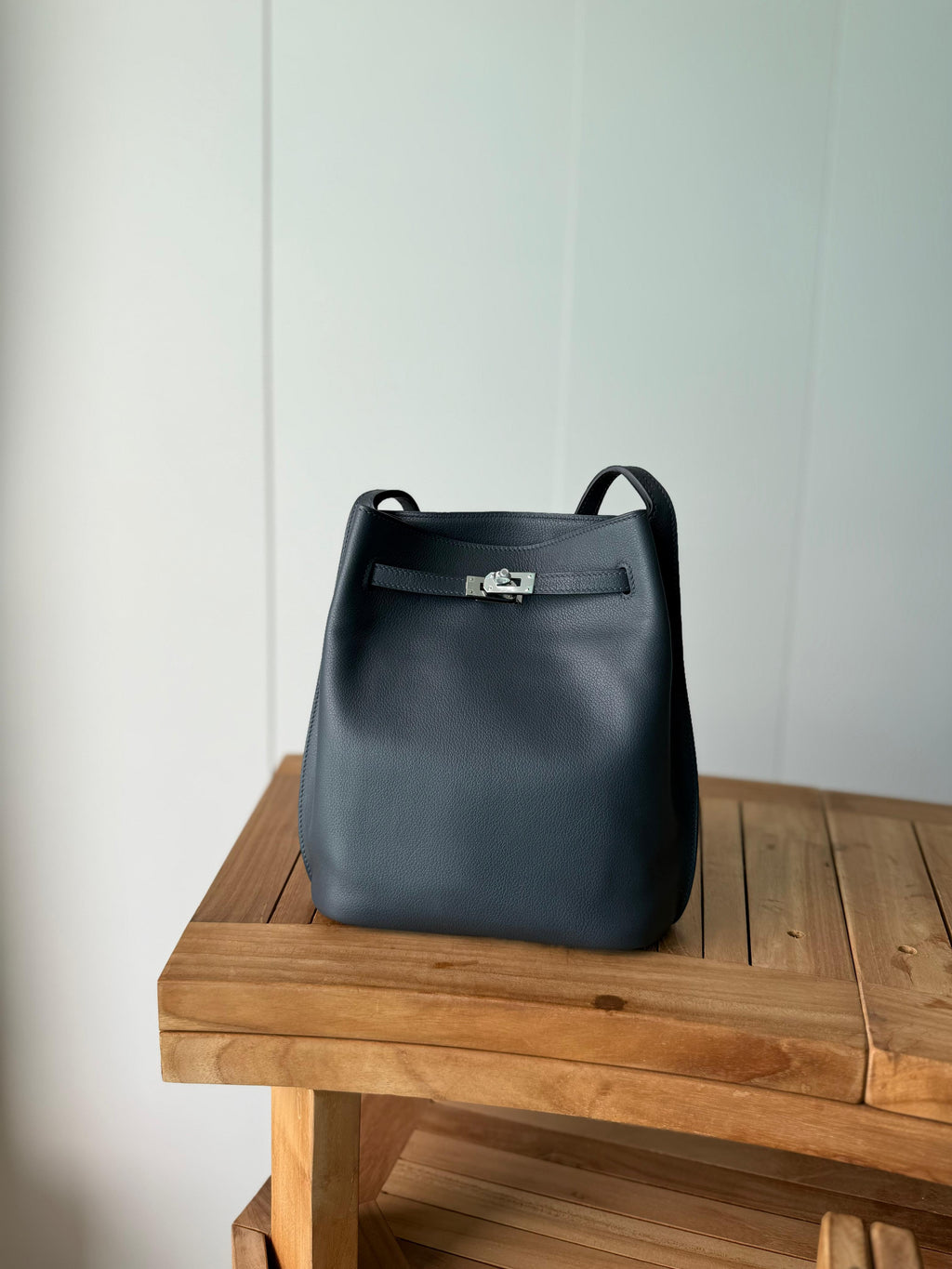 شنطة نسائية فاخرة جلد طبيعي – تصميم أنيق وعصري بجودة عالية