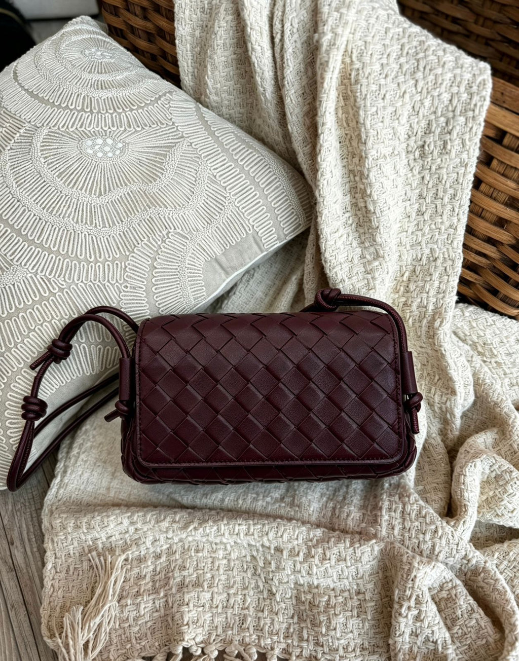 👜 شنط أنيقة بتصميم مضفّر – لمسة فخامة لكل إطلالة🌷