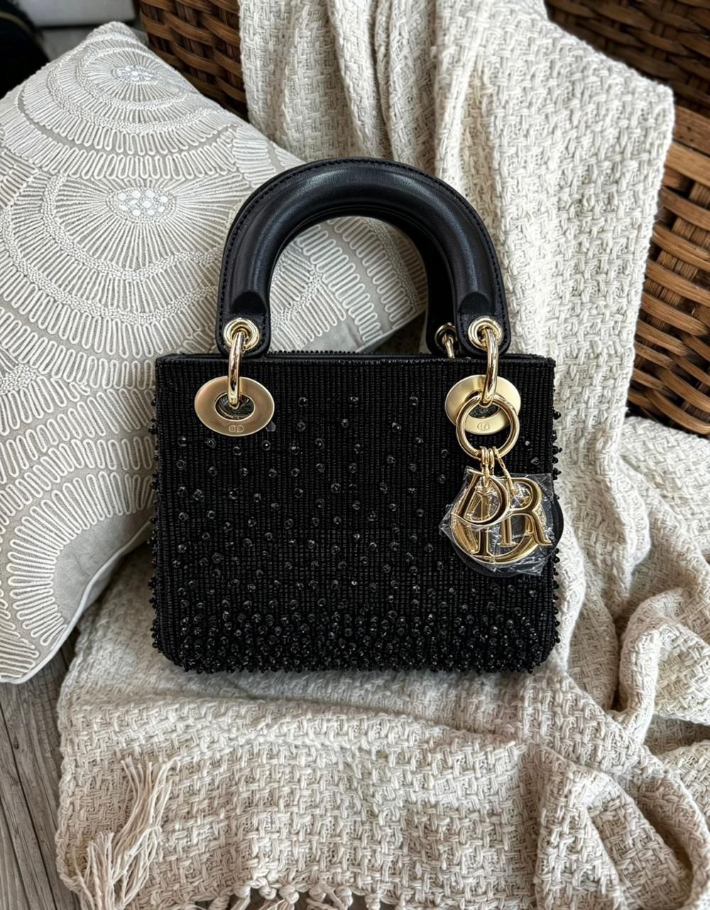 شنطة كريستال فاخرة 17سم – أناقة لامعة تخطف الأنظار