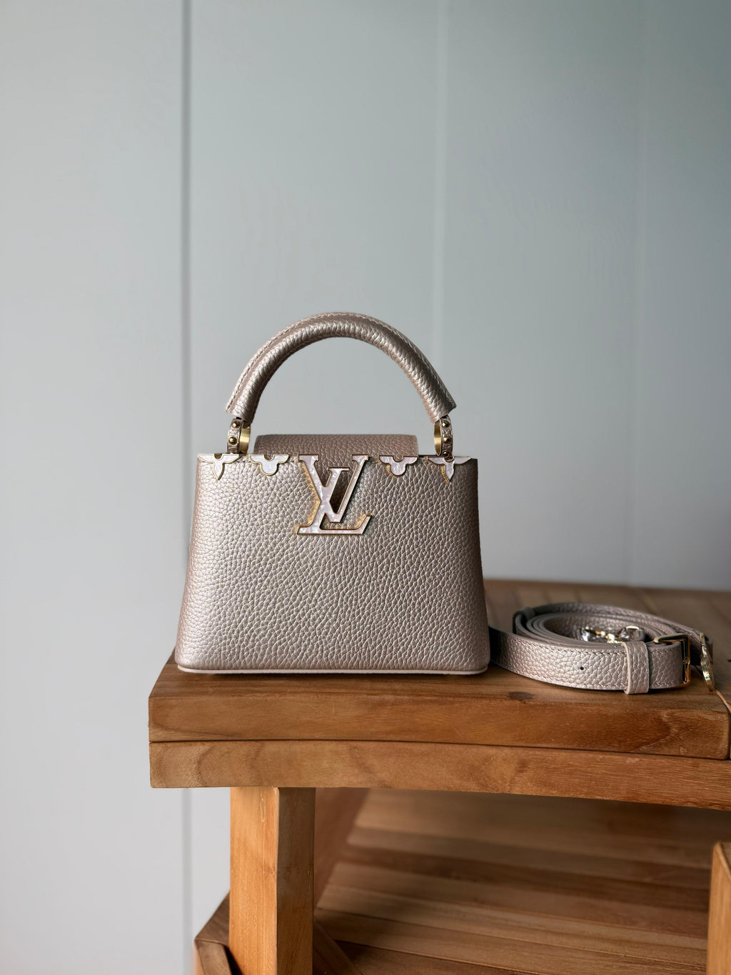 Designer Style Handbag – High Qualityحقيبة نسائية عصرية بتفاصيل فخمة