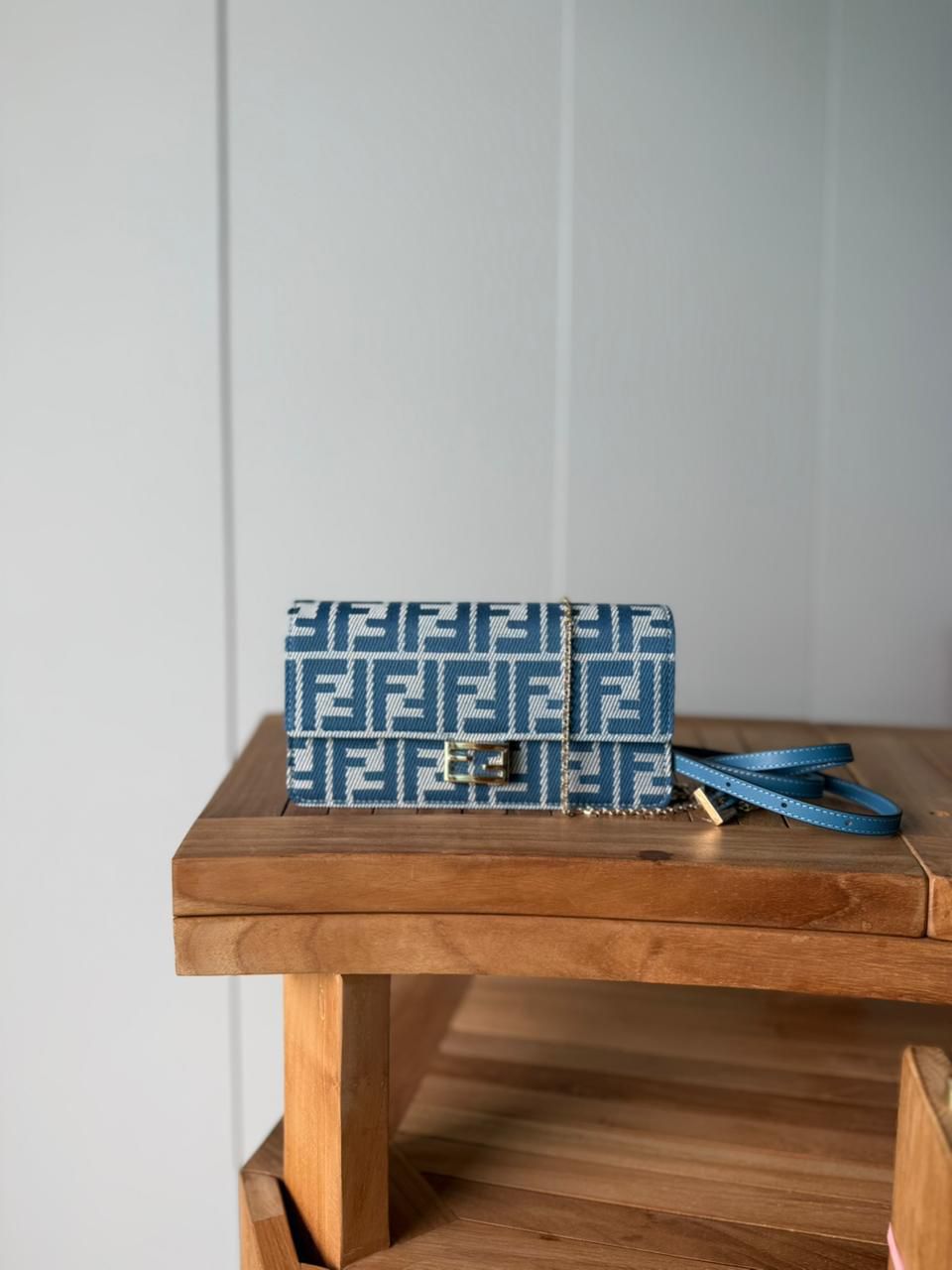 👜 شنطة نسائية فاخرة بتصميم كلاسيكي أنيق مع سلسلة ذهبية