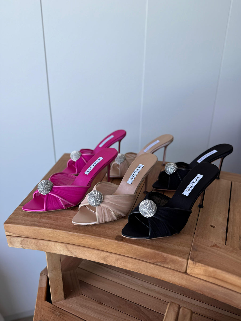 حذاء نسائي بكعب أنيق