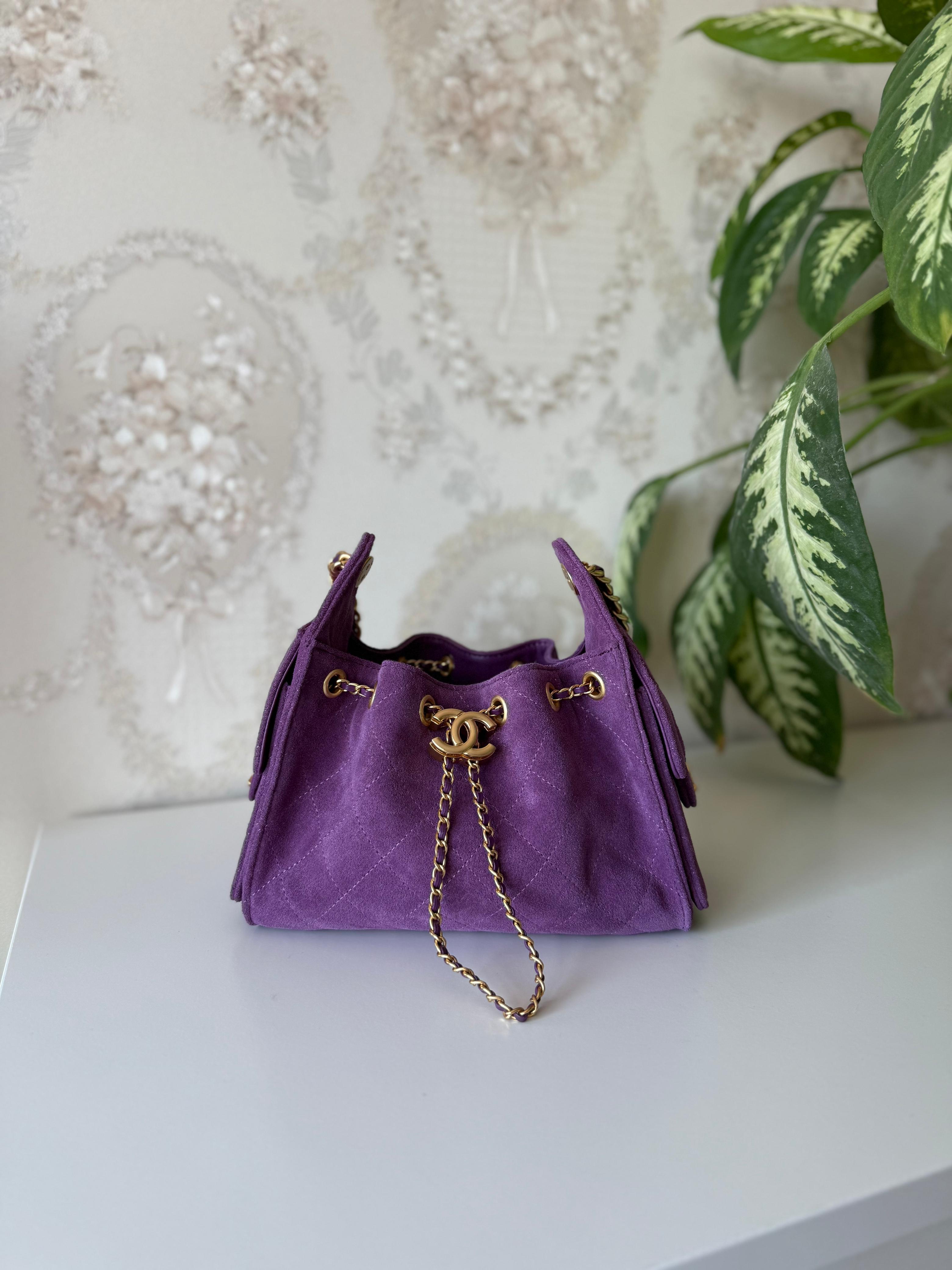 👜 شنطة نسائية فاخرة بتصميم عصري مع سلسلة ذهبية – حجم 22 سم   Luxury Women's Bag with Gold👜 Chain - 22 cm