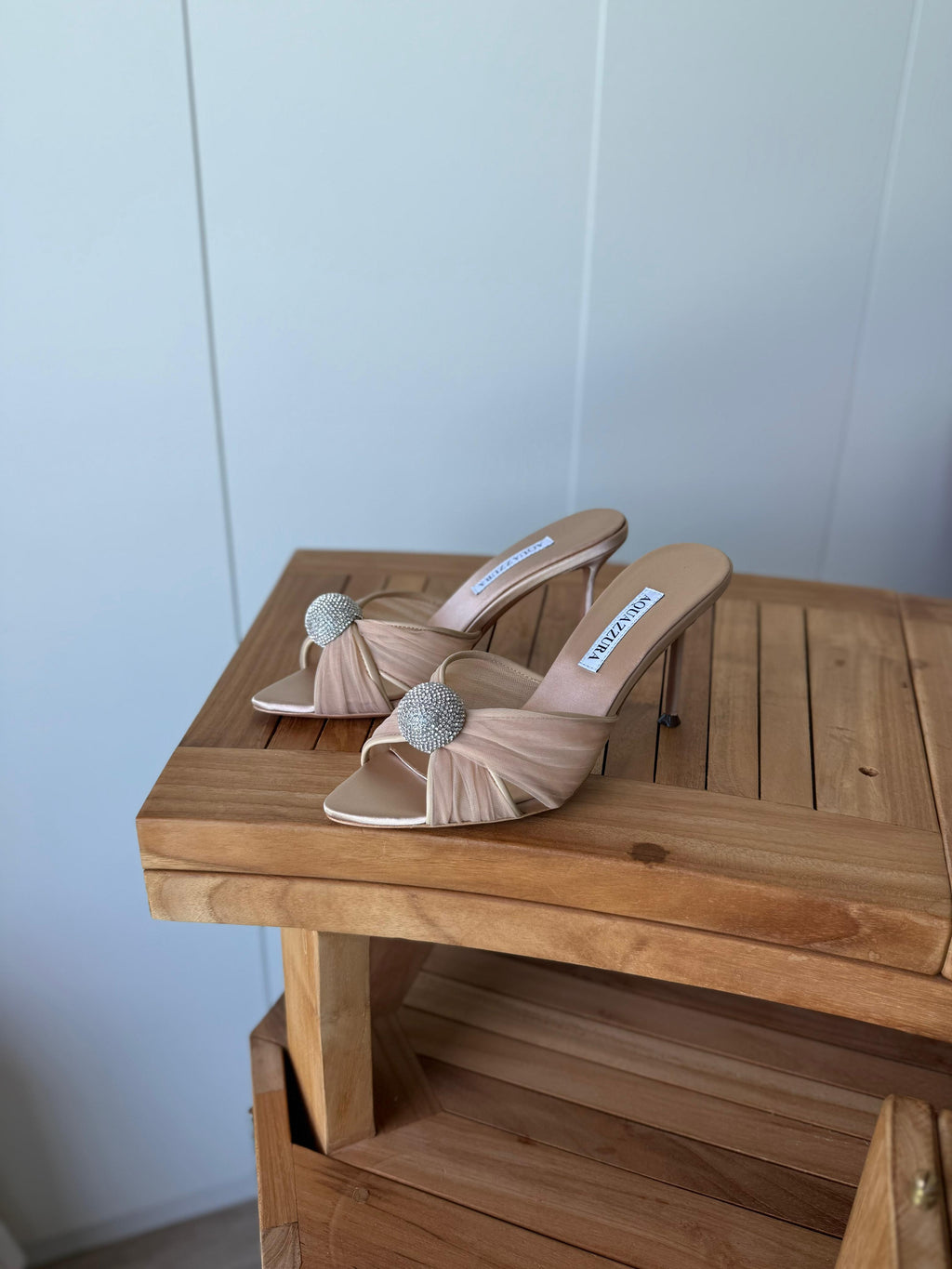 حذاء نسائي بكعب أنيق