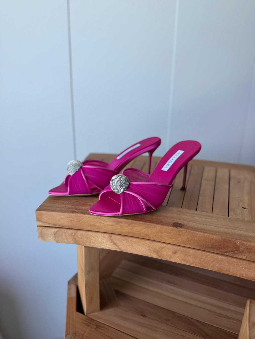 حذاء نسائي بكعب أنيق