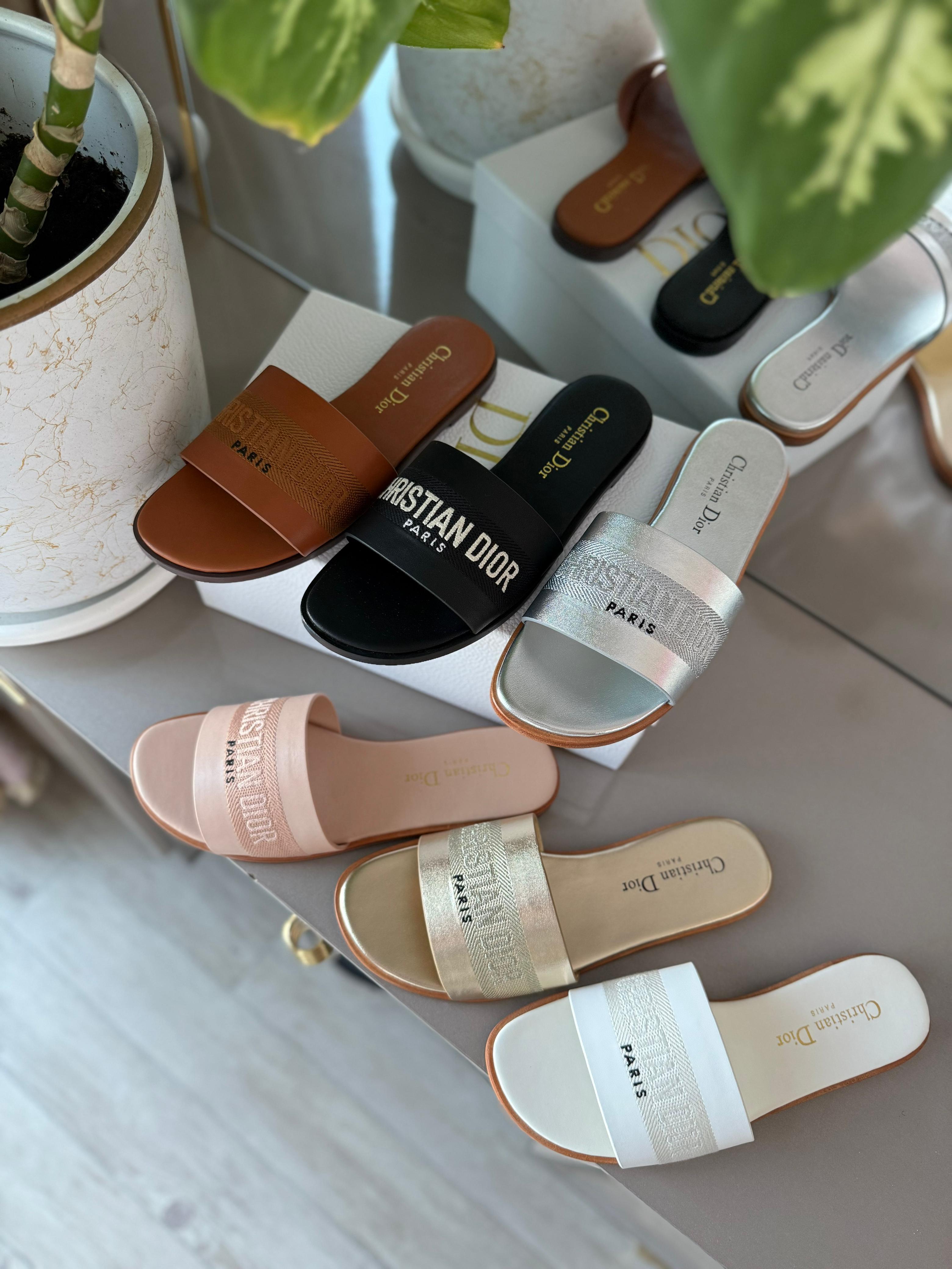 نعال نسائي فاخر تصميم باريسي أنيق | جودة عالية ومريح للارتداء اليوميLuxury Women's Slippers Elegant Parisian Design | High quality and comfortable for everyday wear