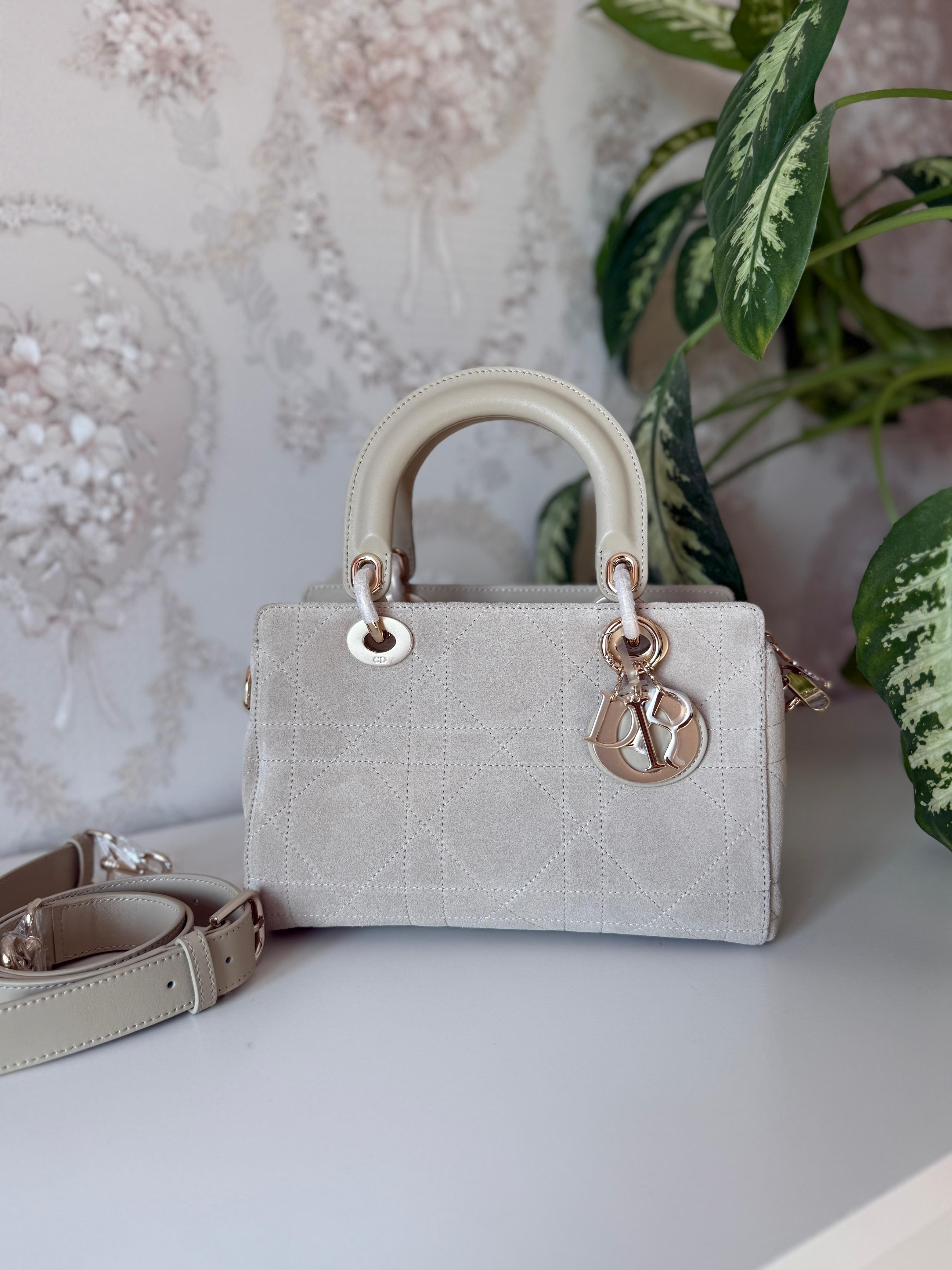 Elegant women's handbag with a luxurious logo print, high quality – distinctive modern design شنطة نسائية أنيقة بنقشة الشعار الفاخر بجودة عالية – تصميم عصري مميز