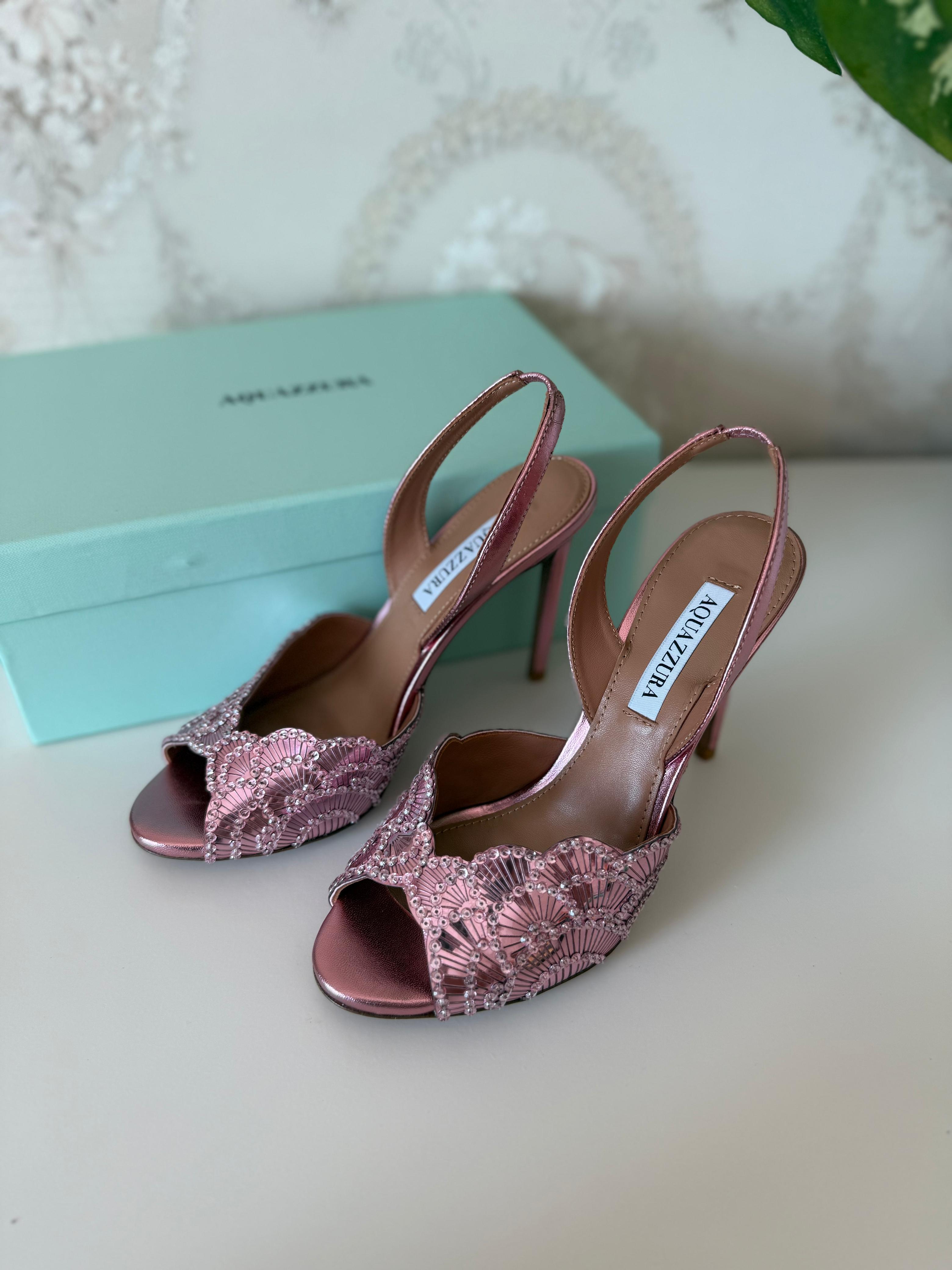 حذاء كعب نسائي فاخر مزين بتفاصيل لامعة – تصميم أنيق وعصري