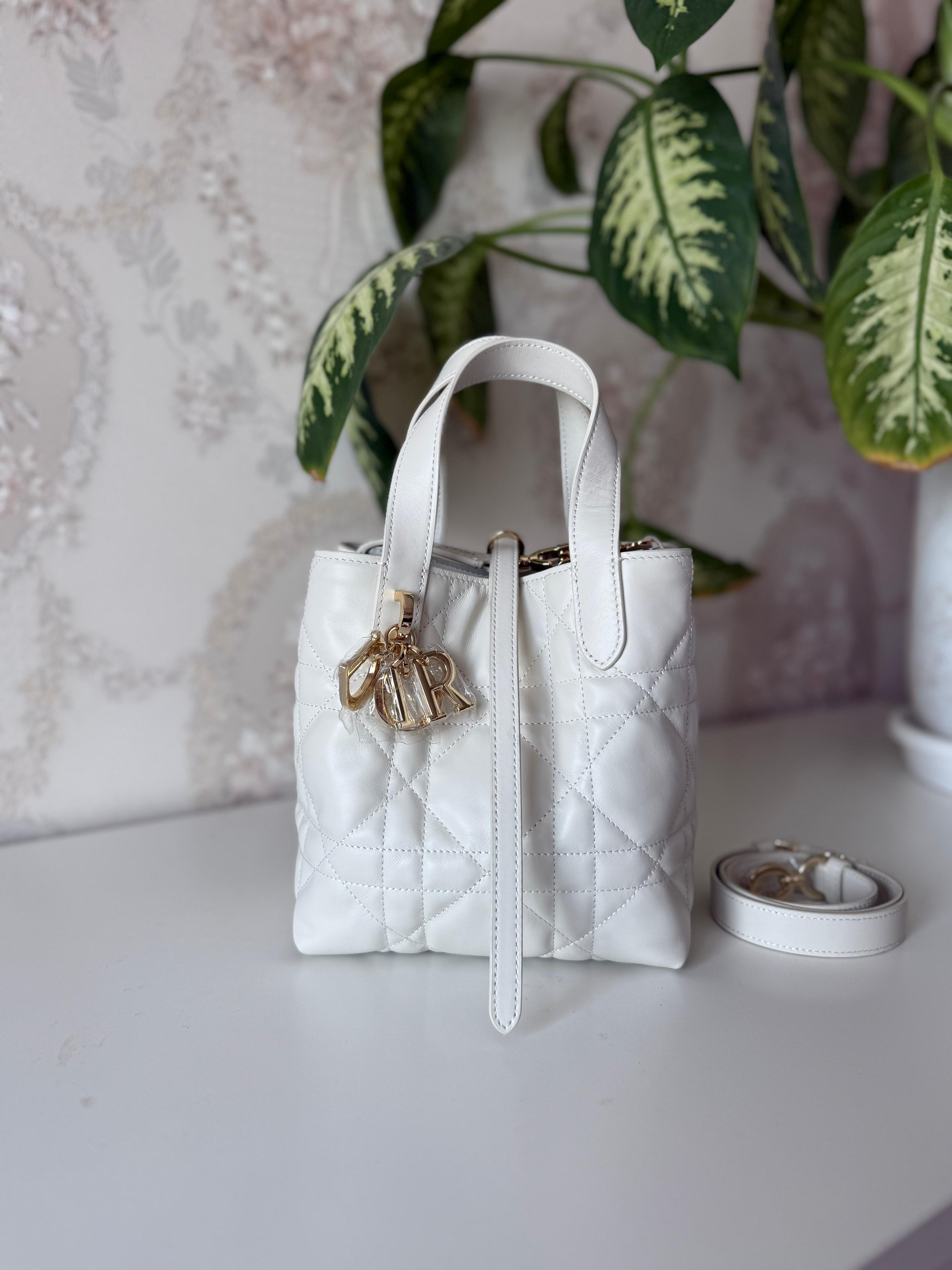 👜 : شنطة نسائية مبطنة أنيقة – تصميم عصري مع حزام كتف | جودة عالية