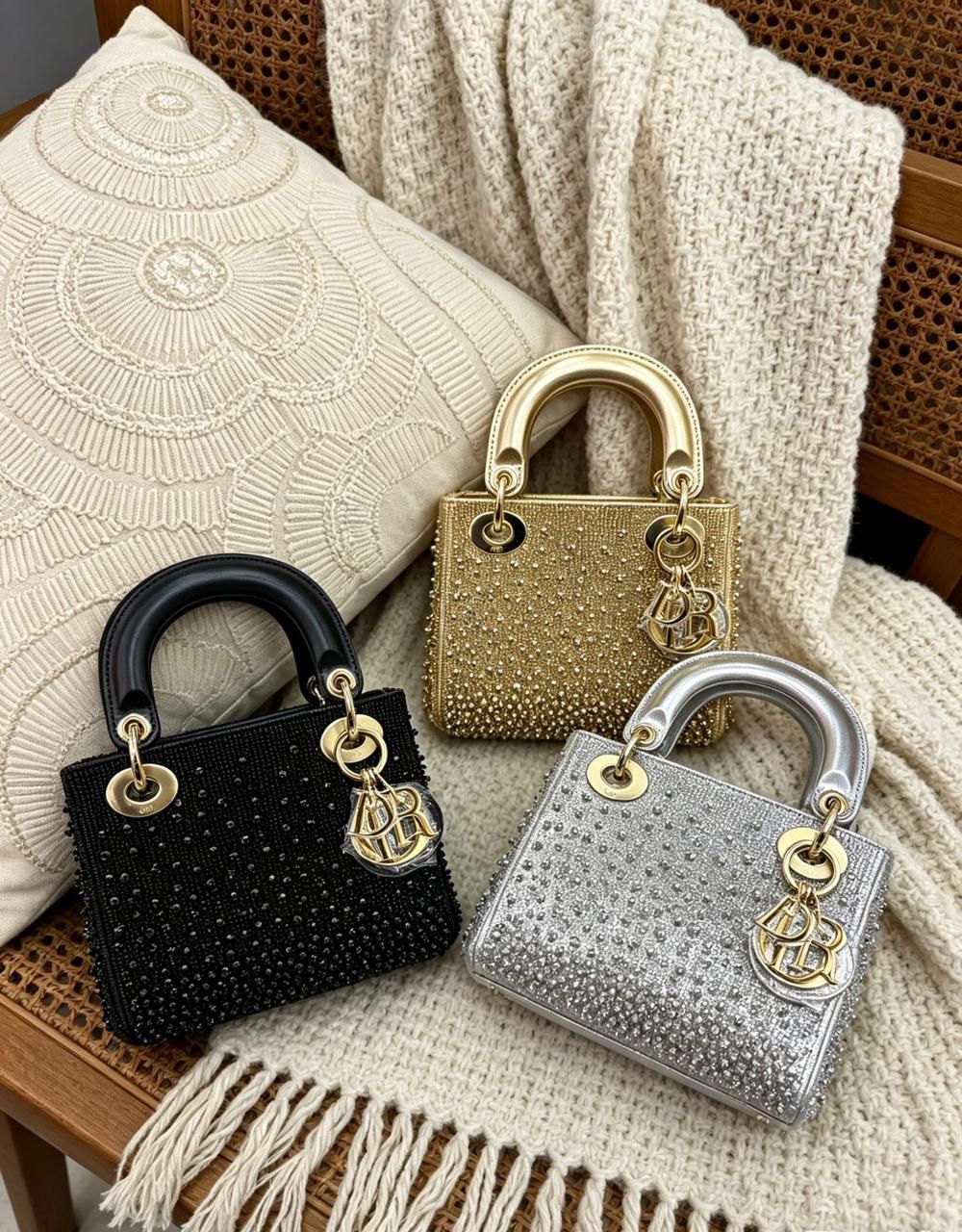 شنطة كريستال فاخرة 17سم – أناقة لامعة تخطف الأنظار