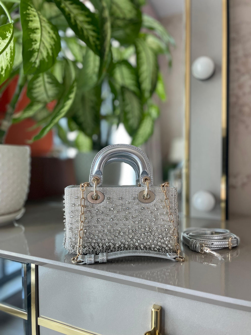 Luxury embellished women's handbag – elegant design with a gold chain | High quality
