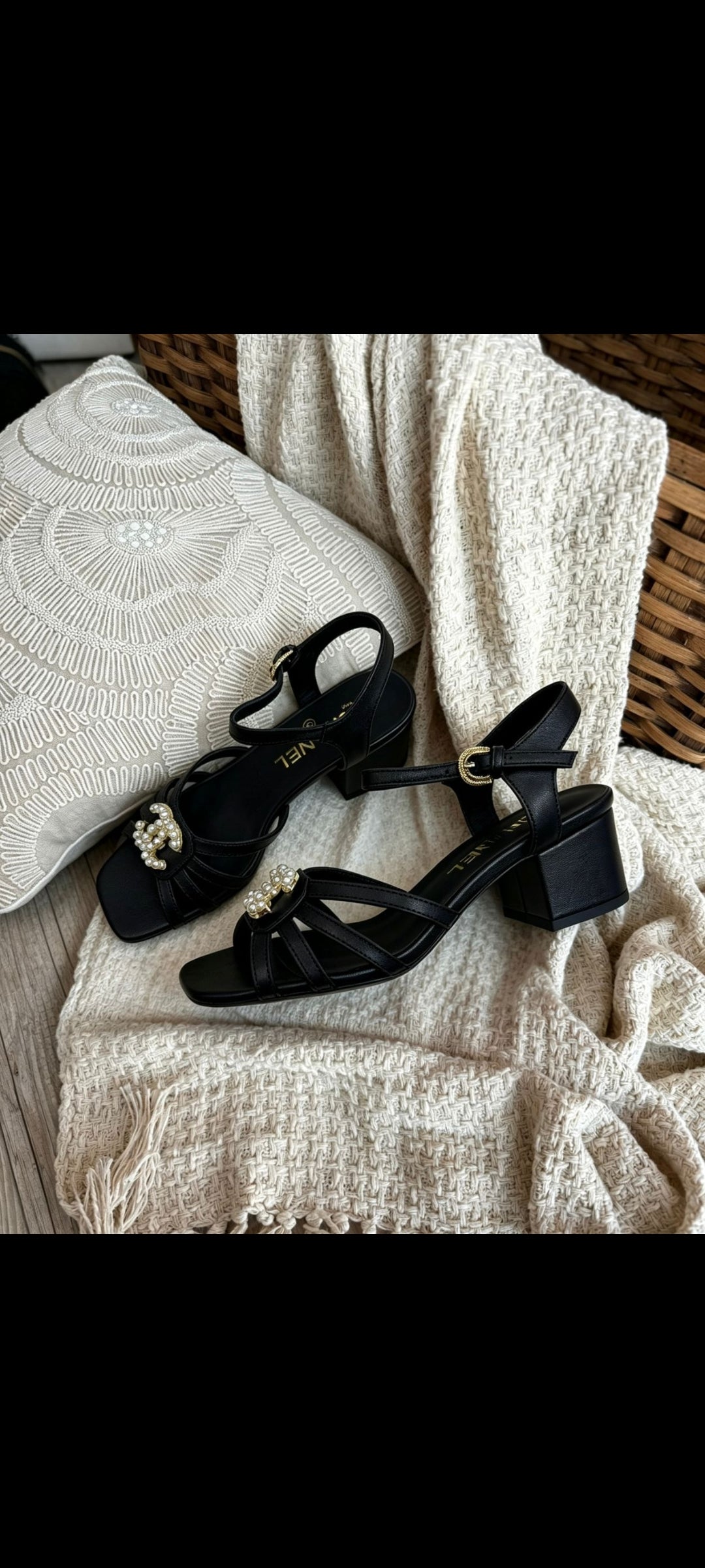 👡 صندل نسائي أنيق بكعب مريح مع تفاصيل لؤلؤ فاخرة