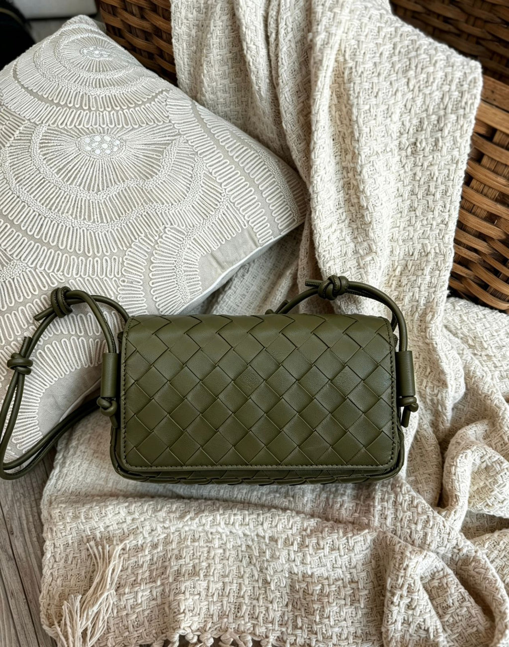 👜 شنط أنيقة بتصميم مضفّر – لمسة فخامة لكل إطلالة🌷