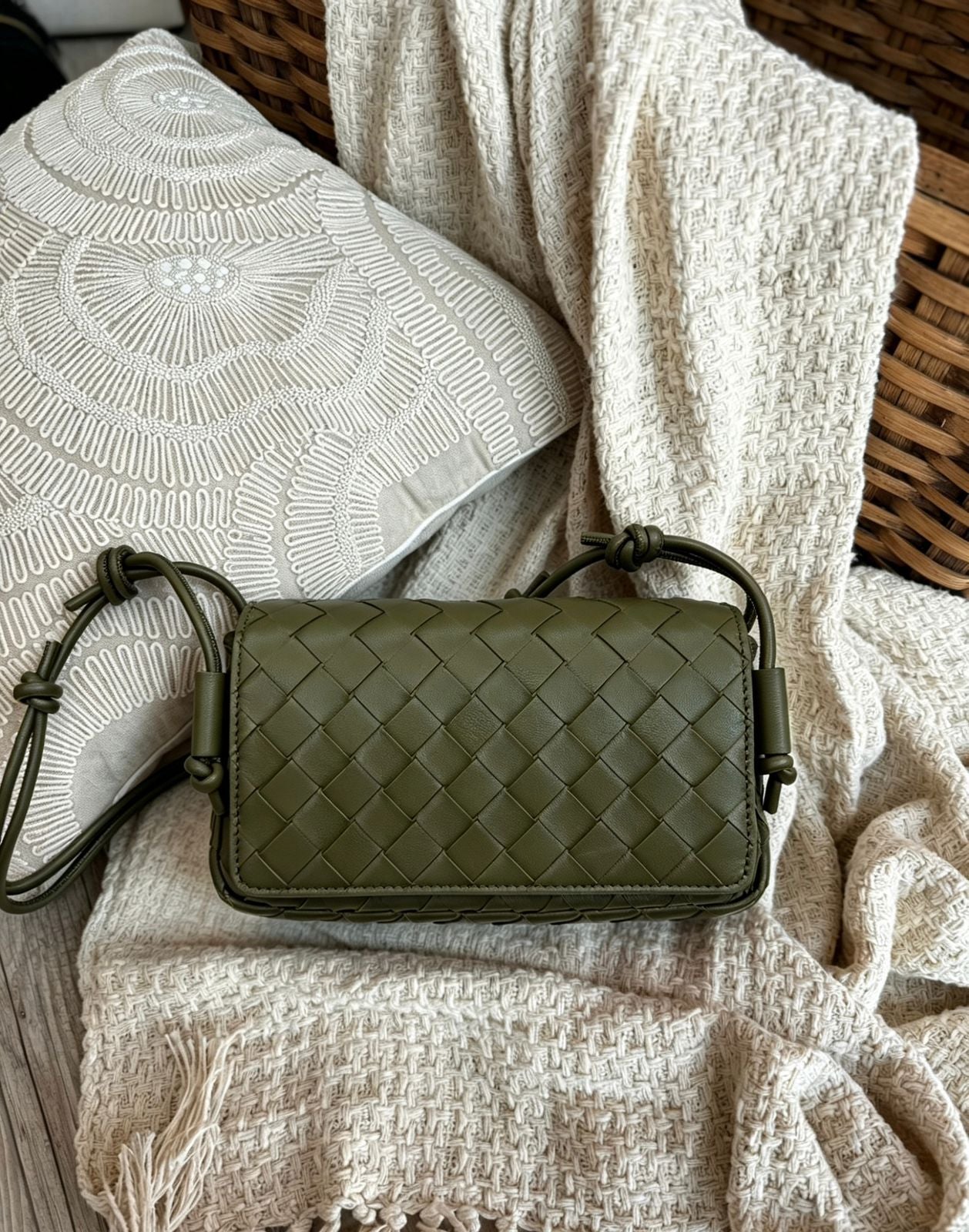 👜 شنط أنيقة بتصميم مضفّر – لمسة فخامة لكل إطلالة🌷