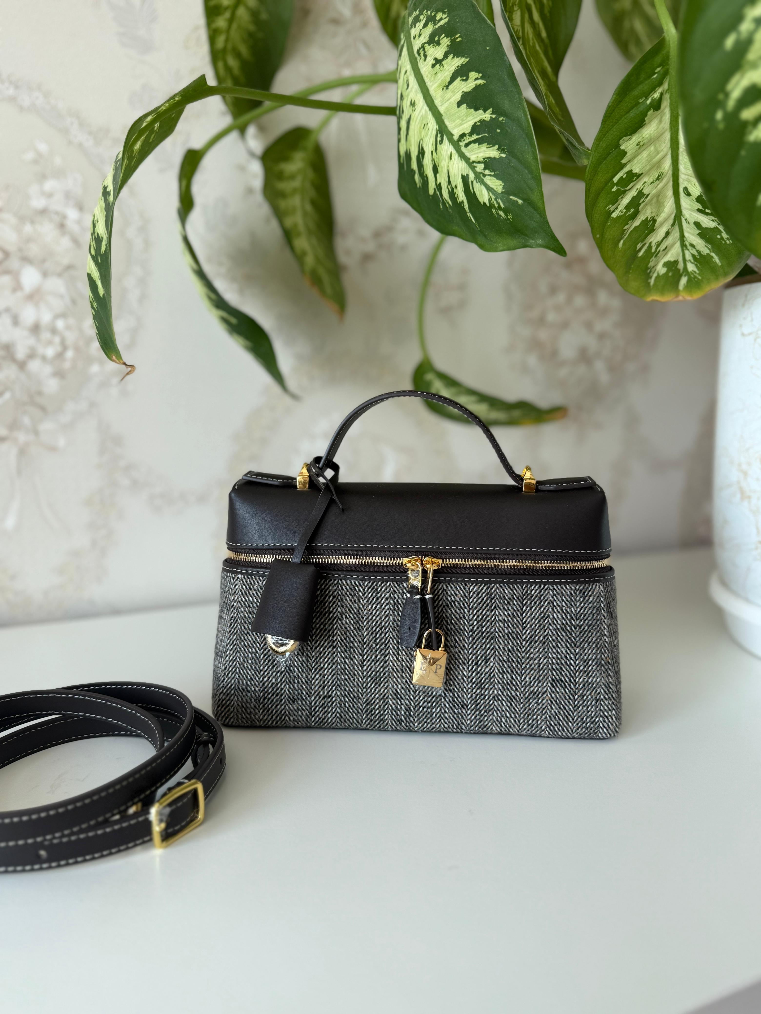 Elegant women's handbag with a luxurious logo print, high quality – distinctive modern design