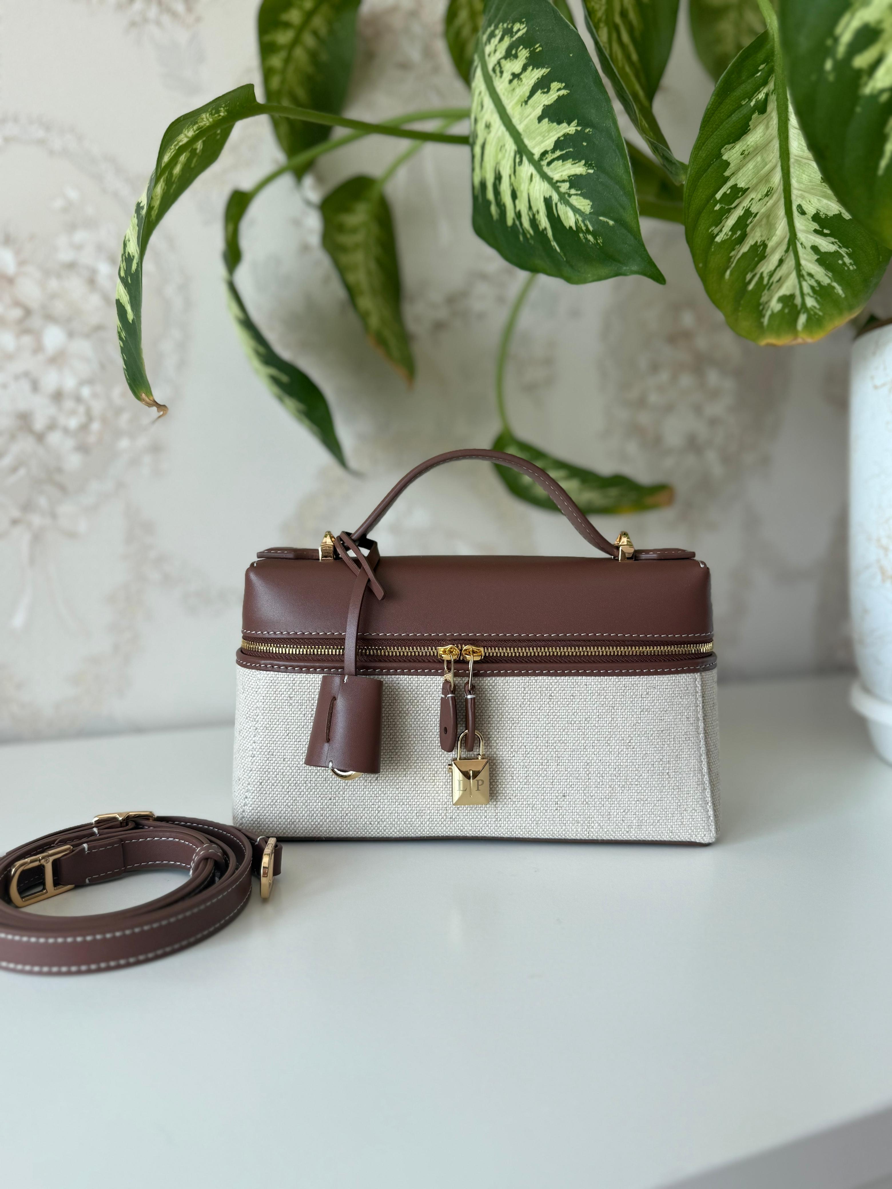 Elegant women's handbag with a luxurious logo print, high quality – distinctive modern design