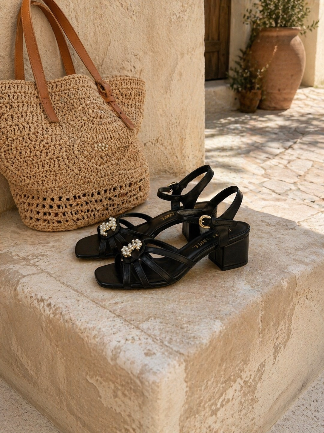 👡 صندل نسائي أنيق بكعب مريح مع تفاصيل لؤلؤ فاخرة