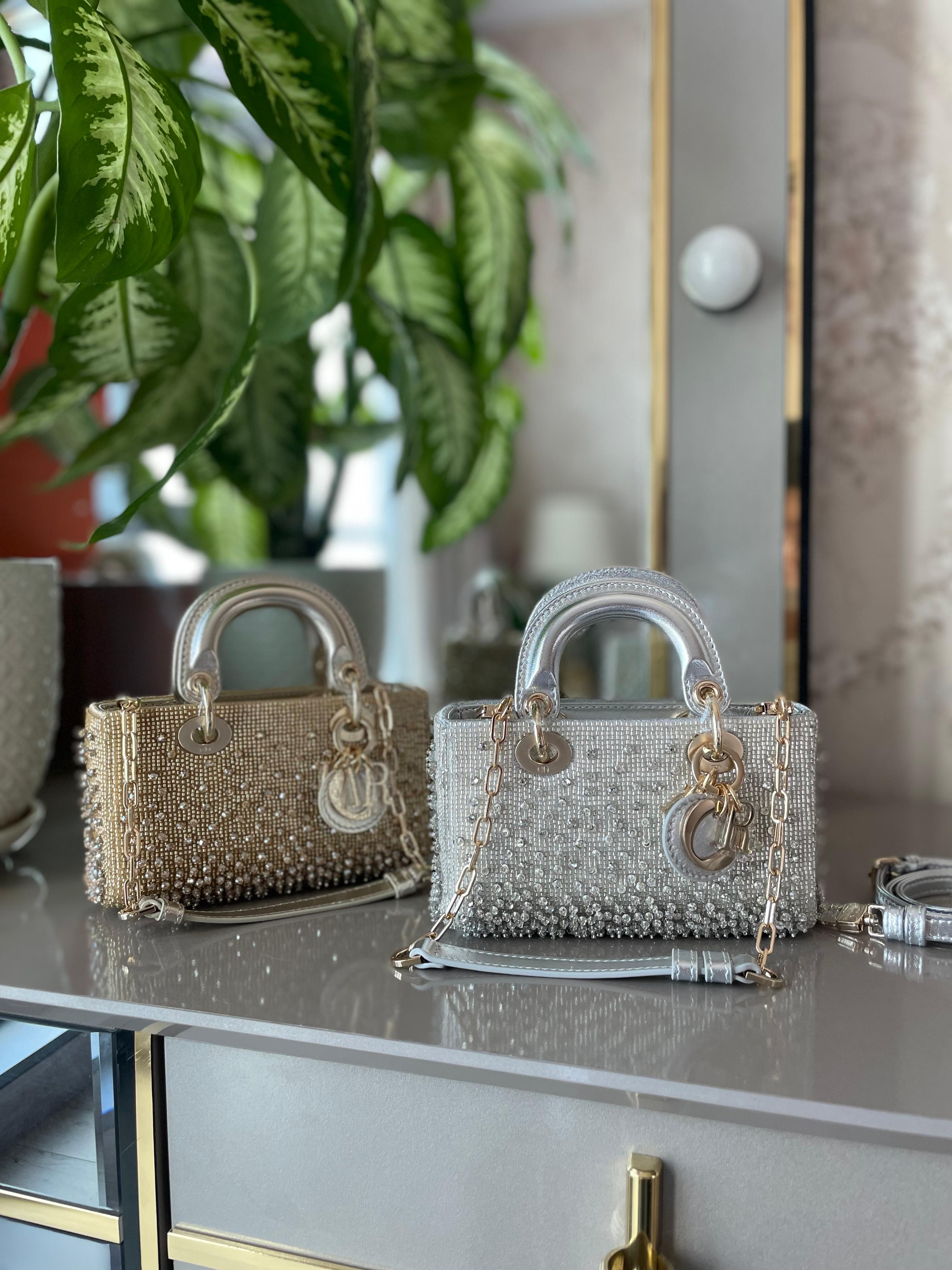 Luxury embellished women's handbag – elegant design with a gold chain | High quality