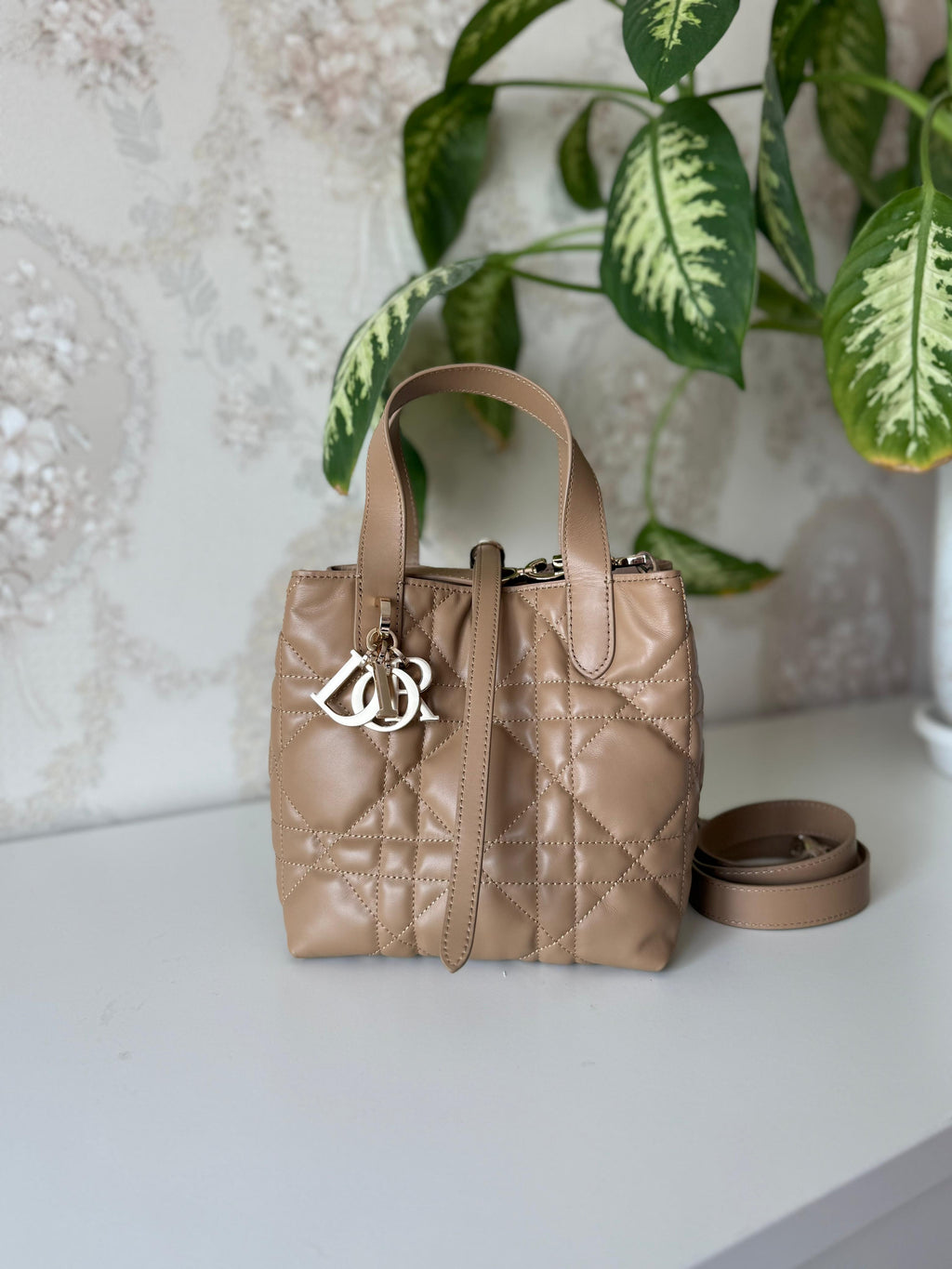 👜 : شنطة نسائية مبطنة أنيقة – تصميم عصري مع حزام كتف | جودة عالية