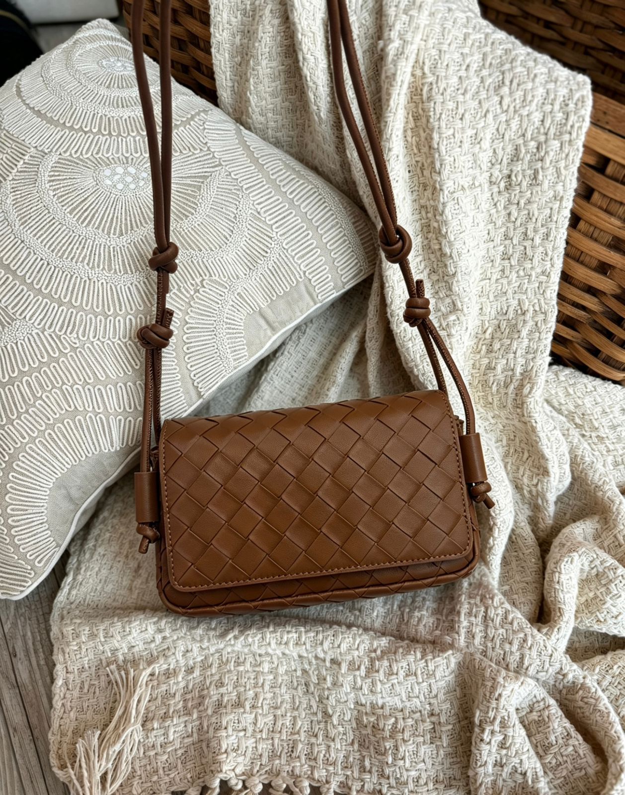 👜 شنط أنيقة بتصميم مضفّر – لمسة فخامة لكل إطلالة🌷