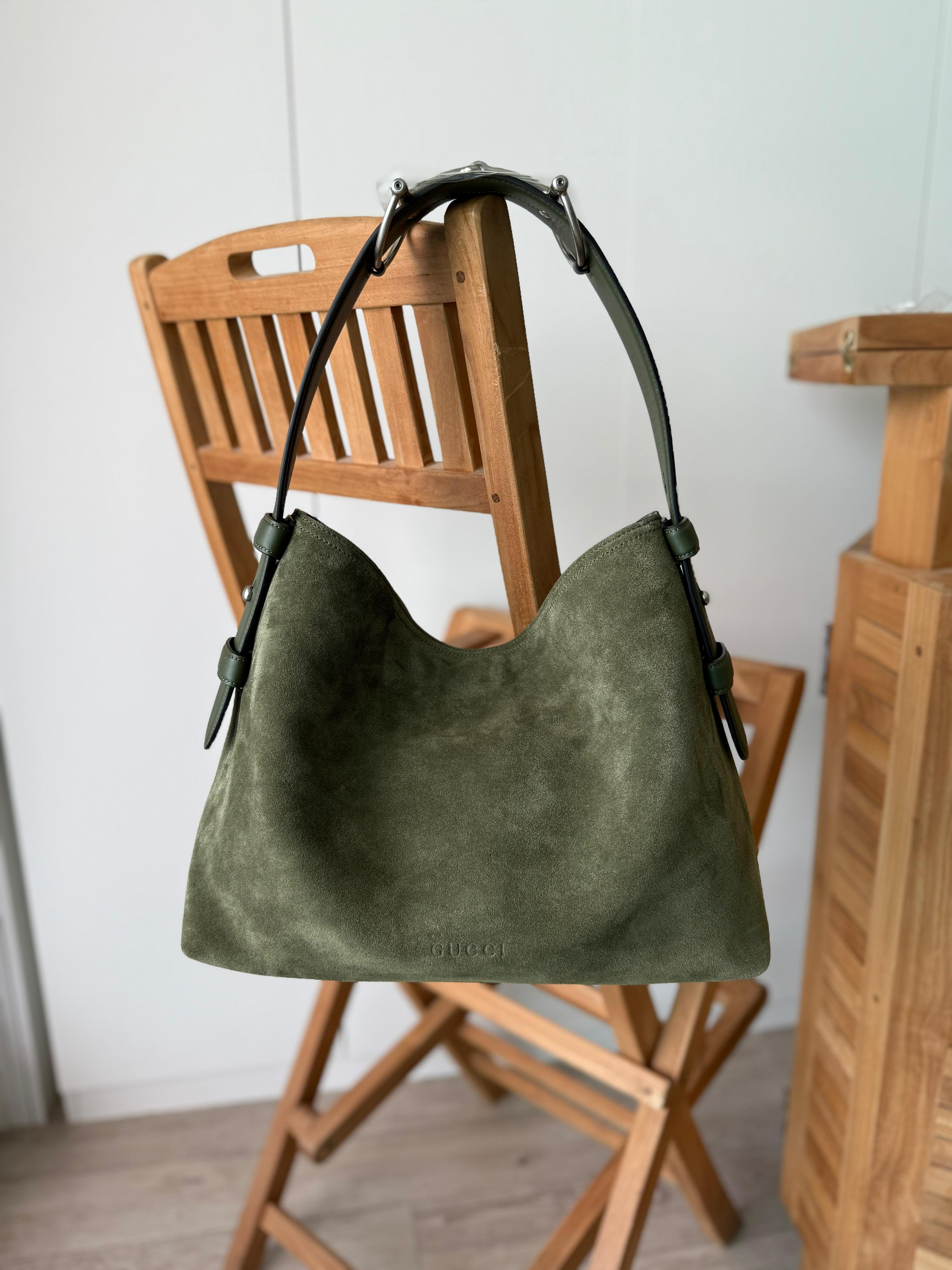 شنطة نسائية بتصميم أنيق وعصري تناسب الاستخدام اليومي والمناسبات 💖