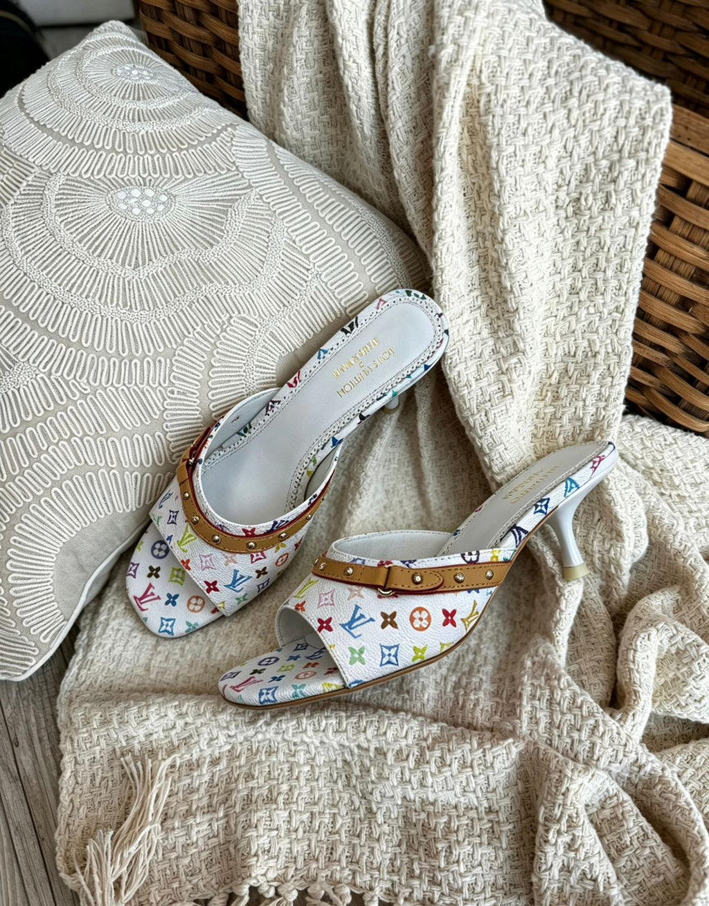 👡 حذاء كعب نسائي أنيق بنقشة ملونة – لمسة جريئة وعصرية