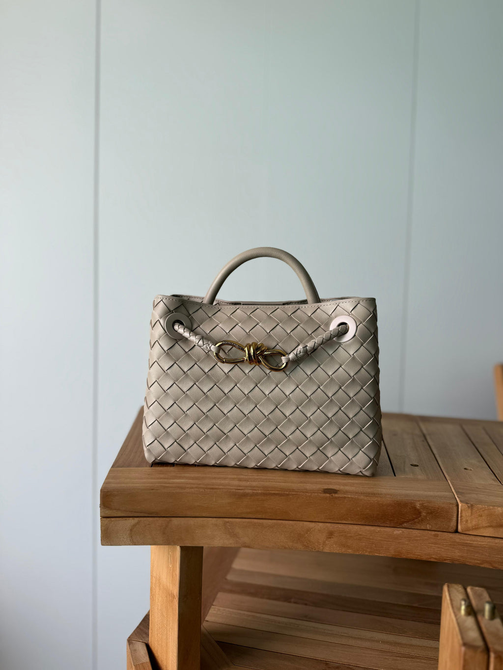 High-quality luxury women's handbag, 25cm – elegant design with gold details