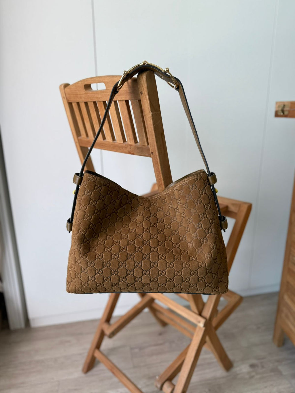 شنطة نسائية بتصميم أنيق وعصري تناسب الاستخدام اليومي والمناسبات 💖