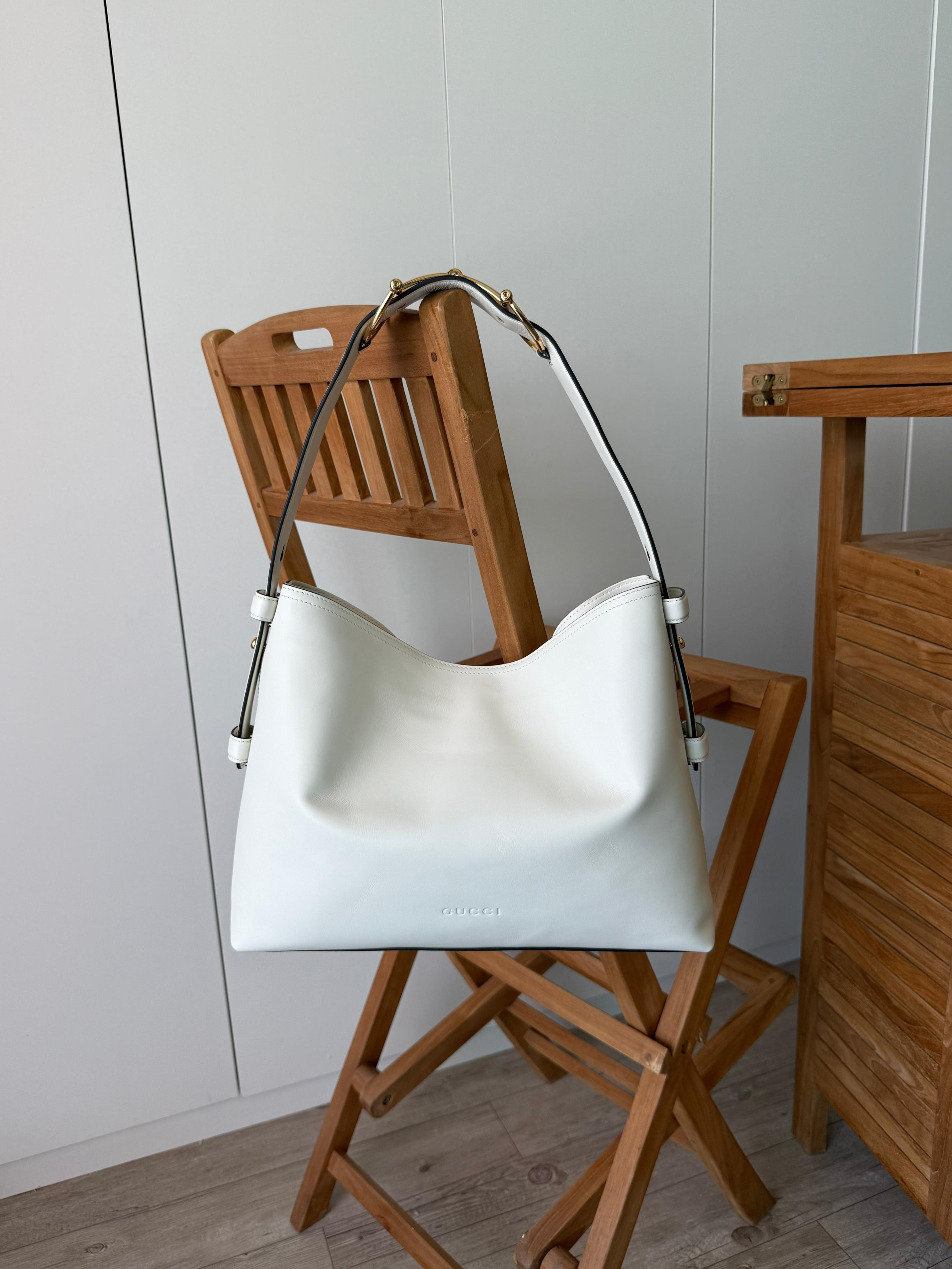 شنطة نسائية بتصميم أنيق وعصري تناسب الاستخدام اليومي والمناسبات 💖