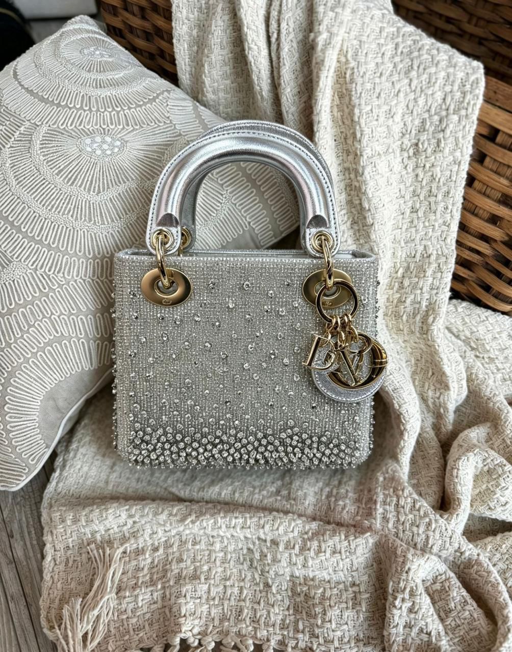 شنطة كريستال فاخرة 17سم – أناقة لامعة تخطف الأنظار