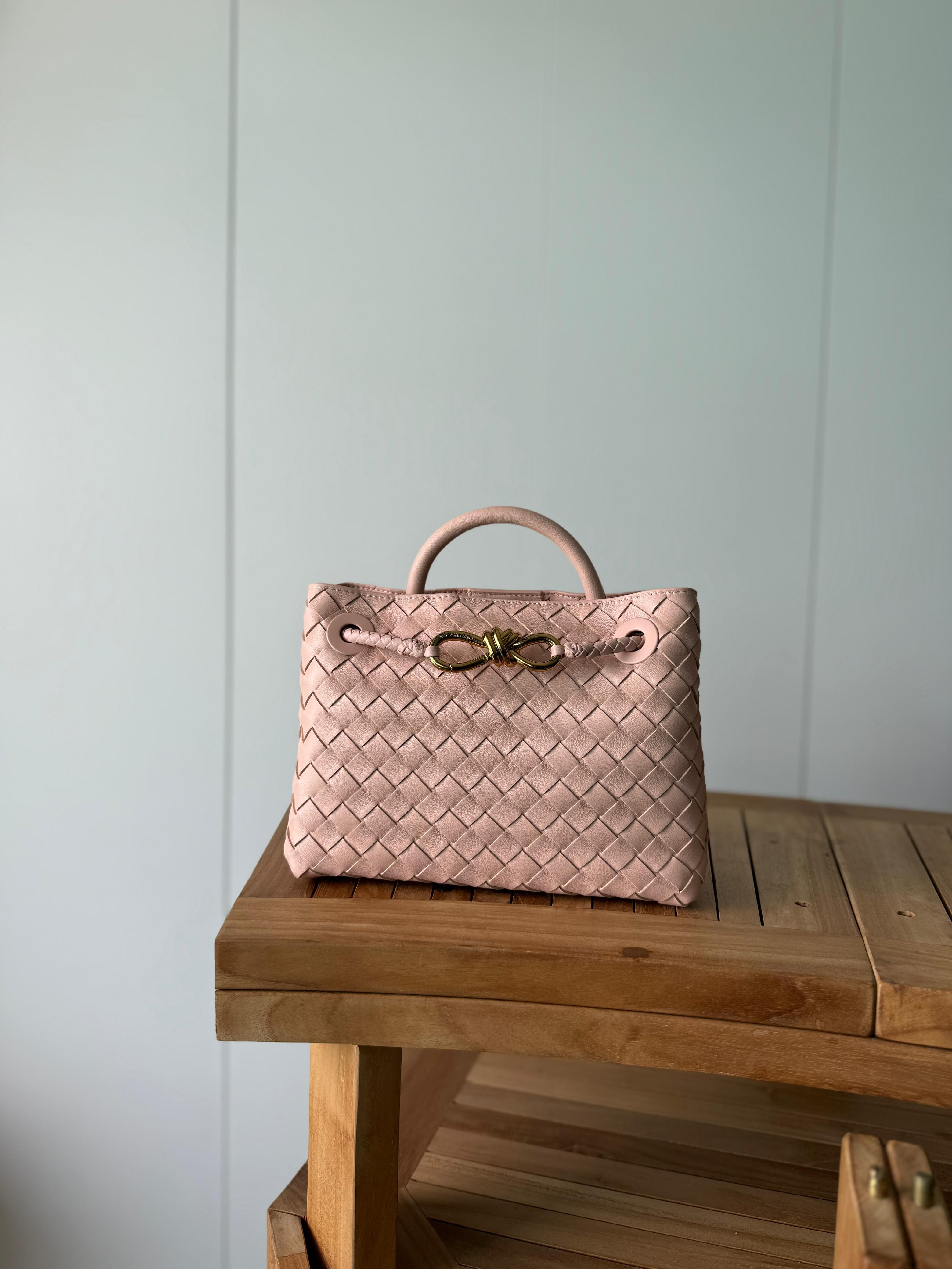 High-quality luxury women's handbag, 25cm – elegant design with gold details