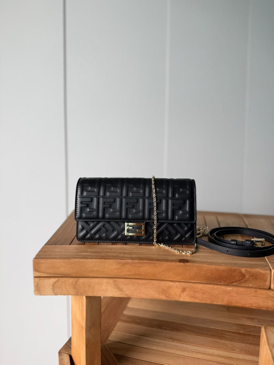 👜 شنطة نسائية فاخرة بتصميم كلاسيكي أنيق مع سلسلة ذهبية