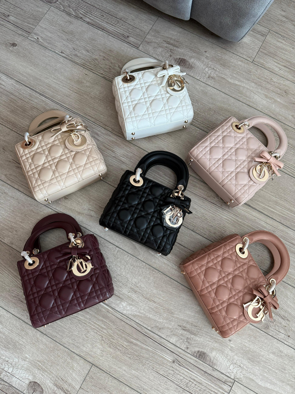 High-quality luxury women's handbag – elegant design with gold details