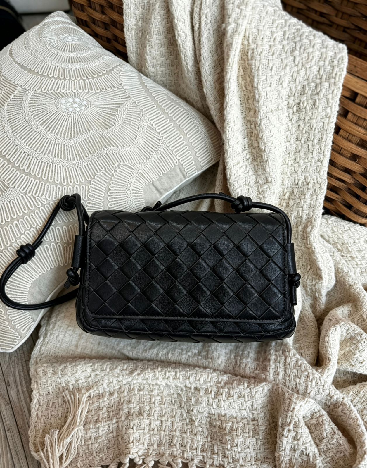 👜 شنط أنيقة بتصميم مضفّر – لمسة فخامة لكل إطلالة🌷