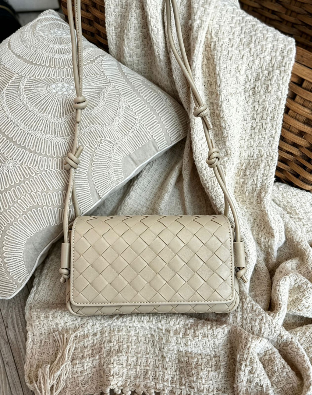 👜 شنط أنيقة بتصميم مضفّر – لمسة فخامة لكل إطلالة🌷