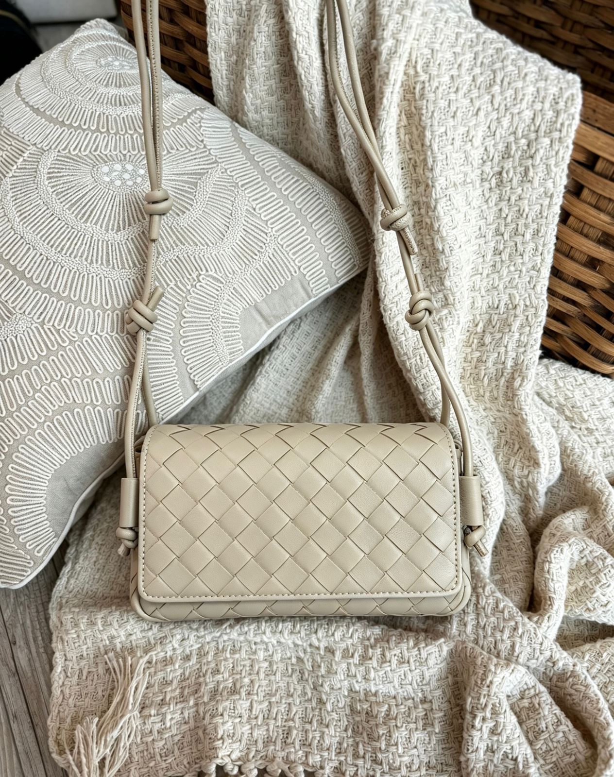 👜 شنط أنيقة بتصميم مضفّر – لمسة فخامة لكل إطلالة🌷