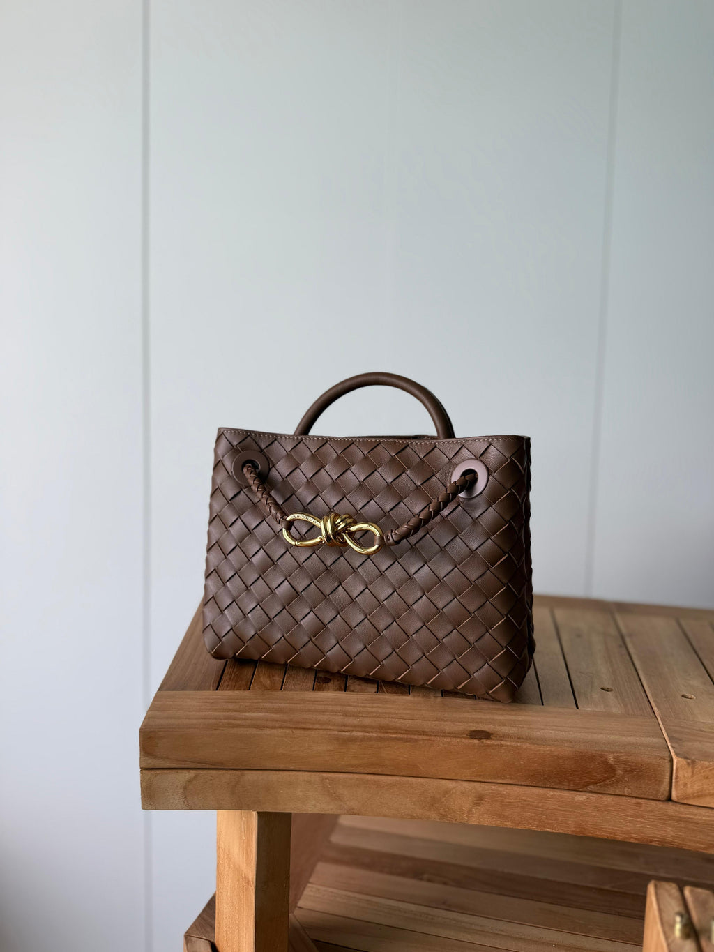 High-quality luxury women's handbag, 25cm – elegant design with gold details