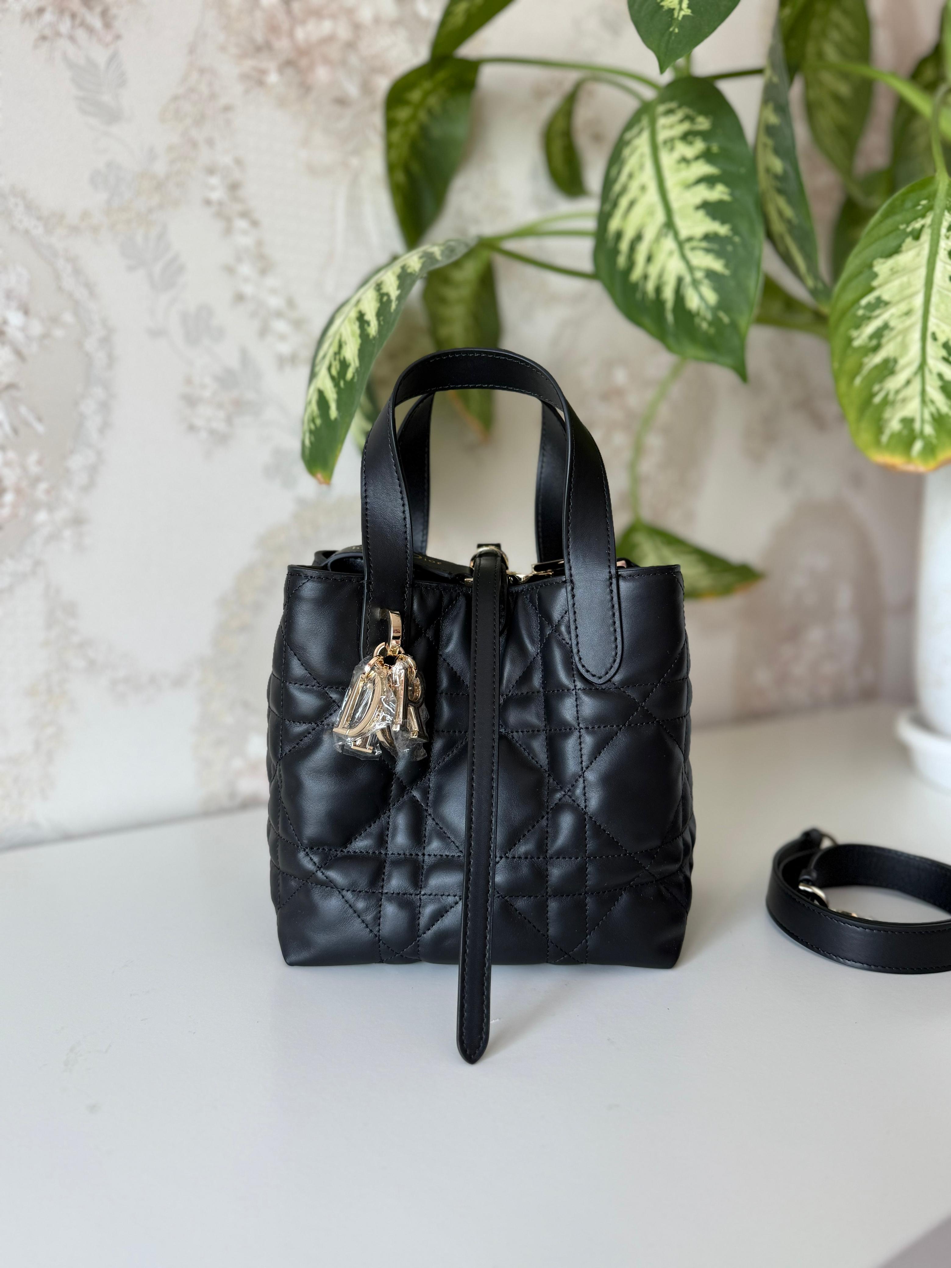 👜 : شنطة نسائية مبطنة أنيقة – تصميم عصري مع حزام كتف | جودة عالية