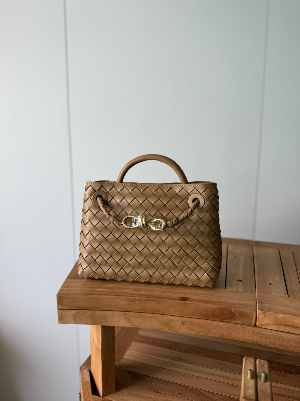 High-quality luxury women's handbag, 25cm – elegant design with gold details