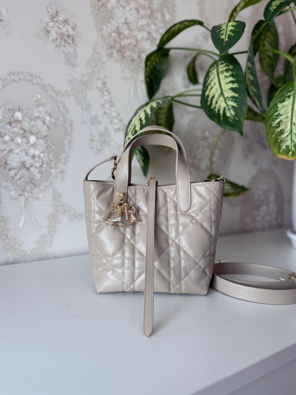 👜 : شنطة نسائية مبطنة أنيقة – تصميم عصري مع حزام كتف | جودة عالية