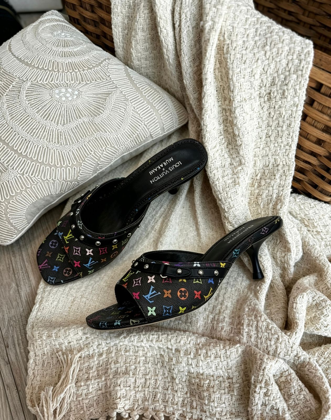 👡 حذاء كعب نسائي أنيق بنقشة ملونة – لمسة جريئة وعصرية